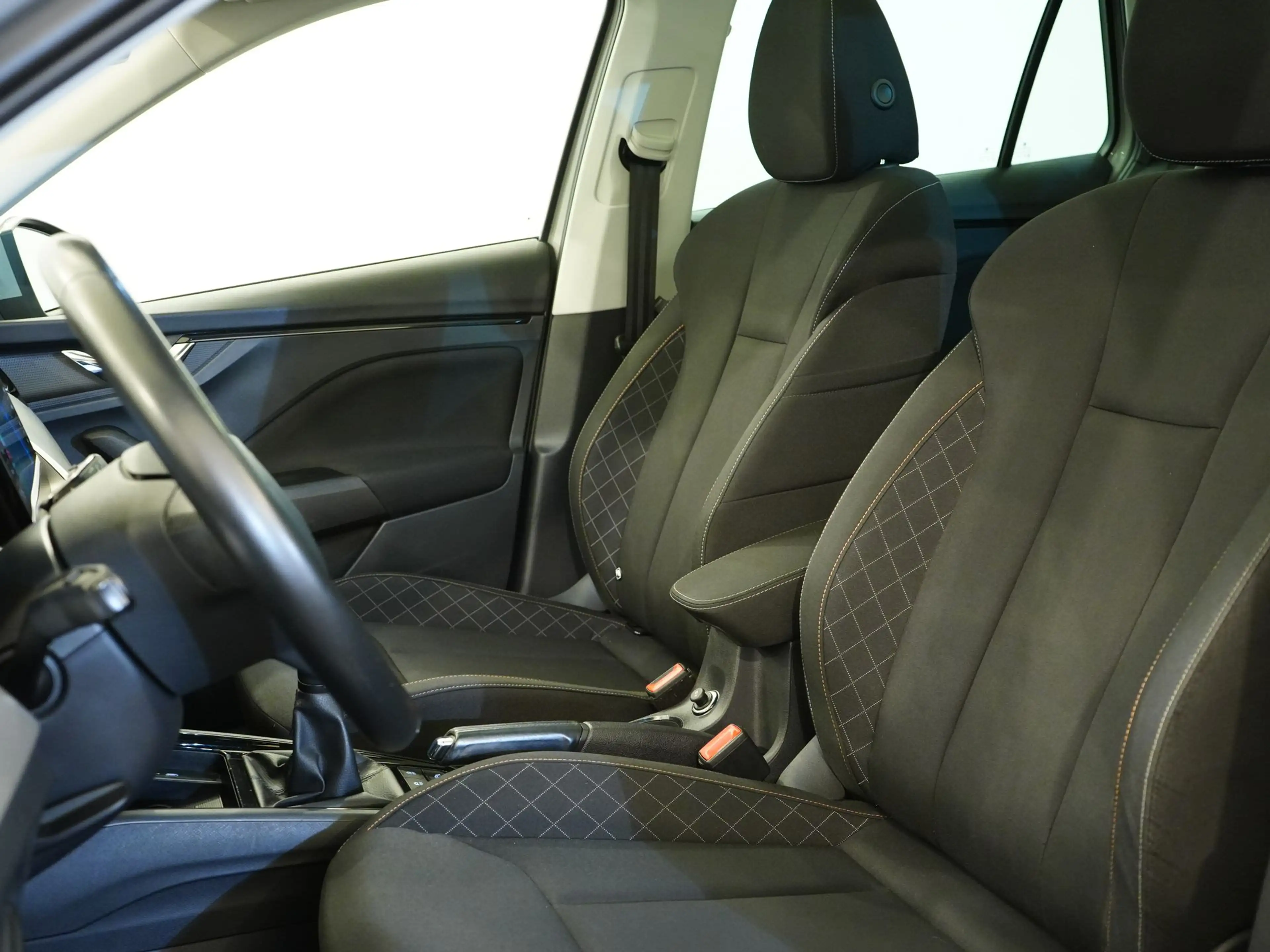 Skoda Kamiq Ambition 1.0TSi |Navi9.2"|Toitpano|LED|Start/stop|JA17" — photo 10