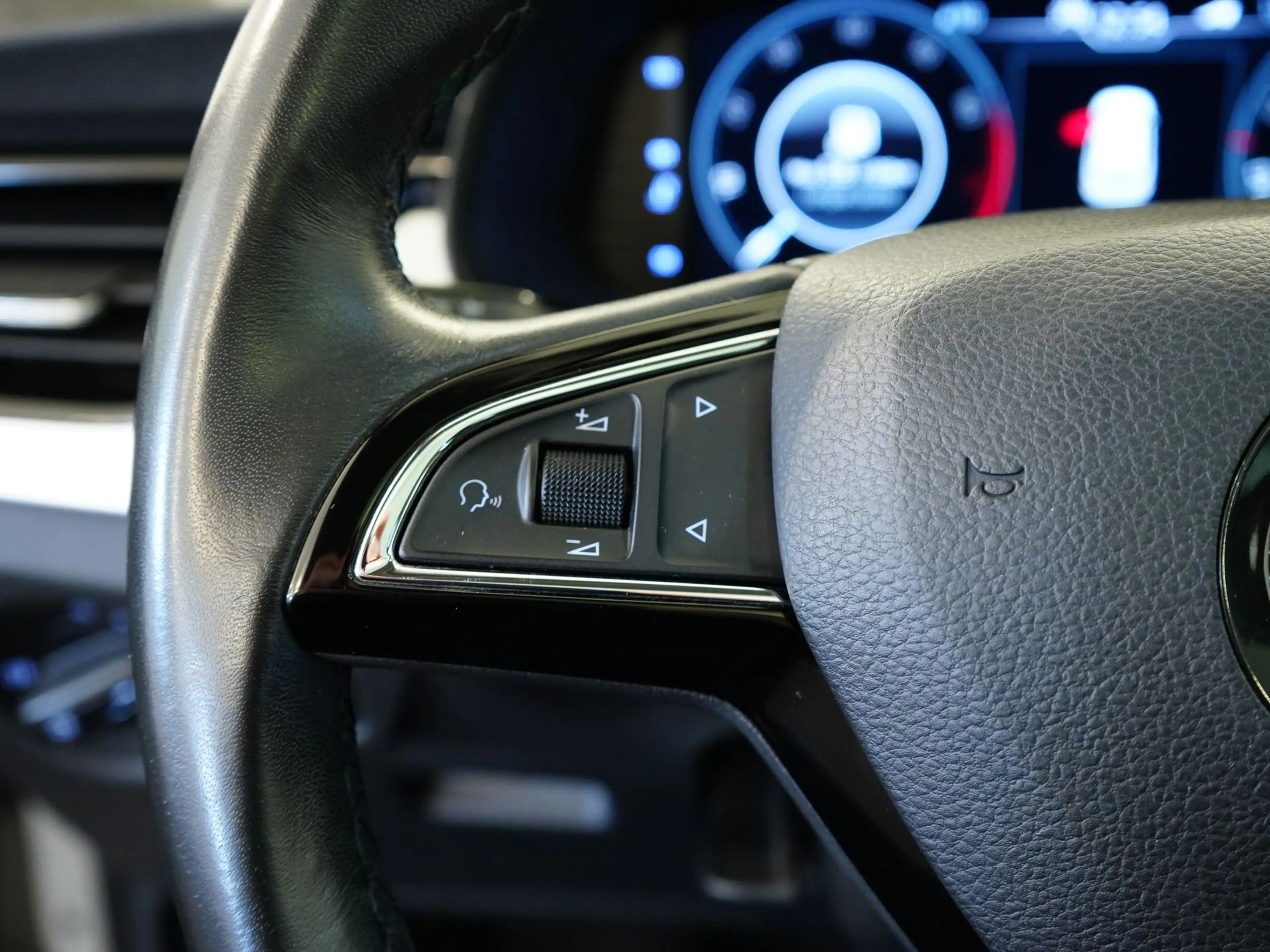 Skoda Kamiq Ambition 1.0TSi |Navi9.2"|Toitpano|LED|Start/stop|JA17" — photo 14