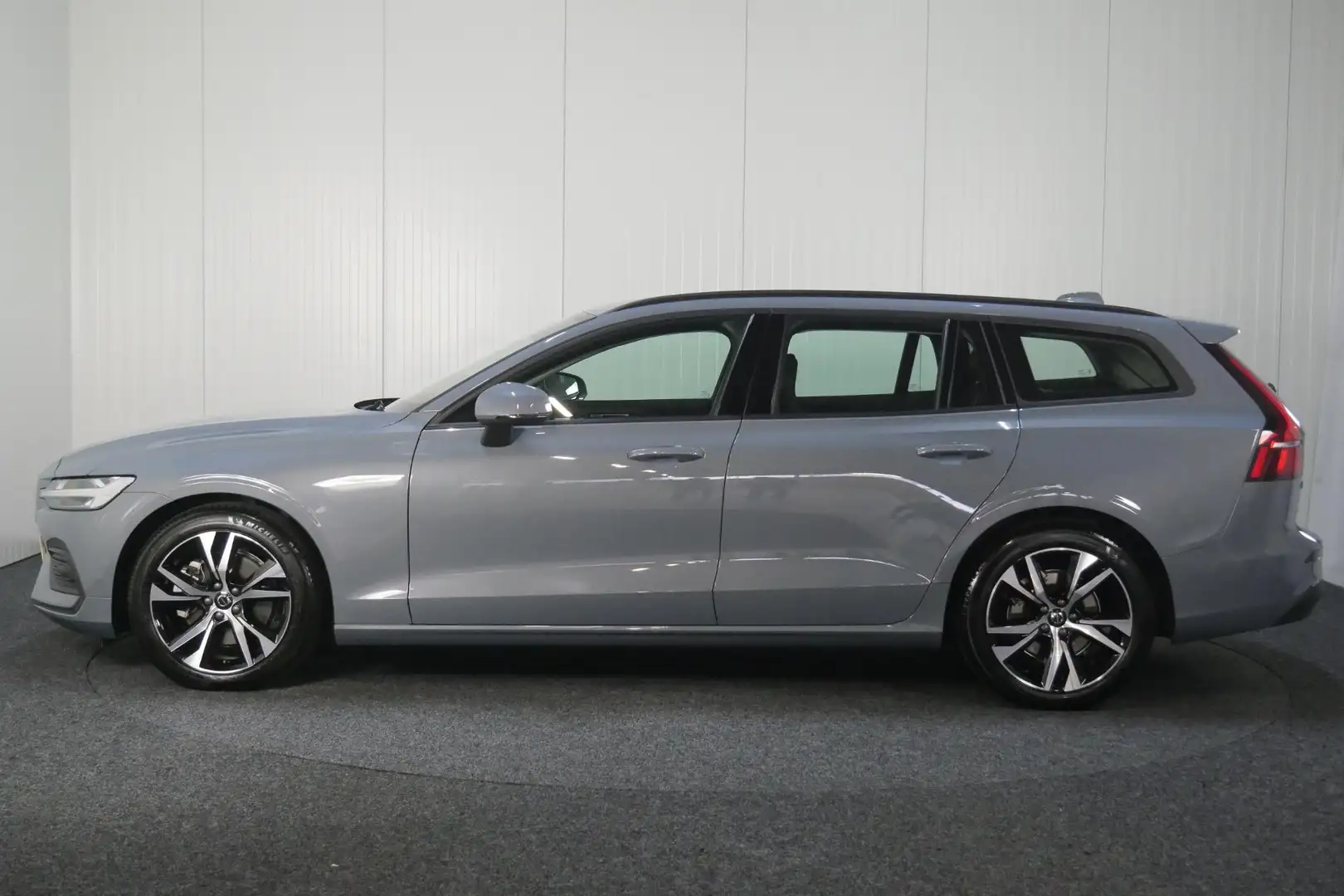 Volvo V60 B3 Essential | Verwarmbare Voorstoelen | Adaptieve Šedá - 2