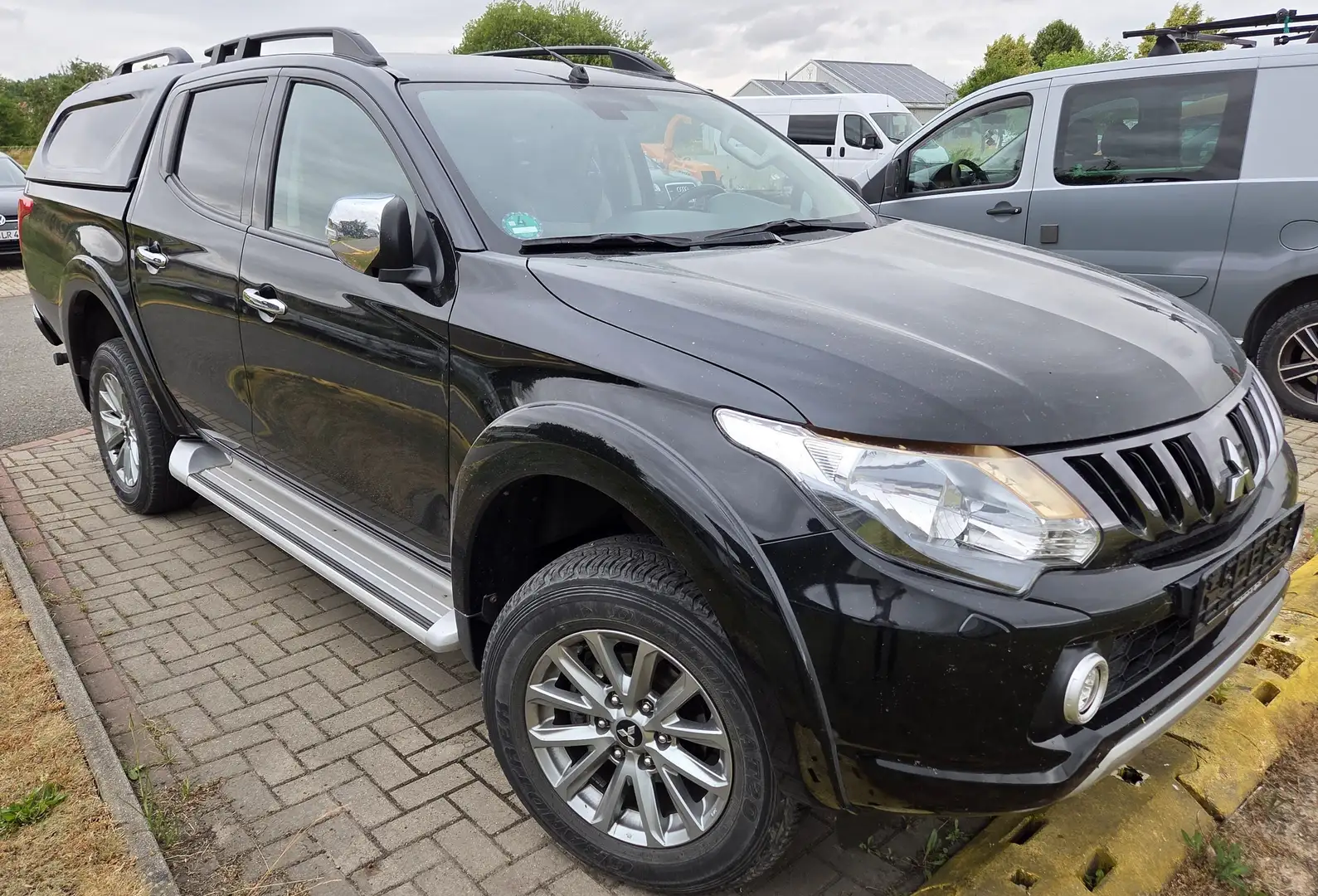 Mitsubishi L200 Plus Doppelkabine 4WD Czarny - 1