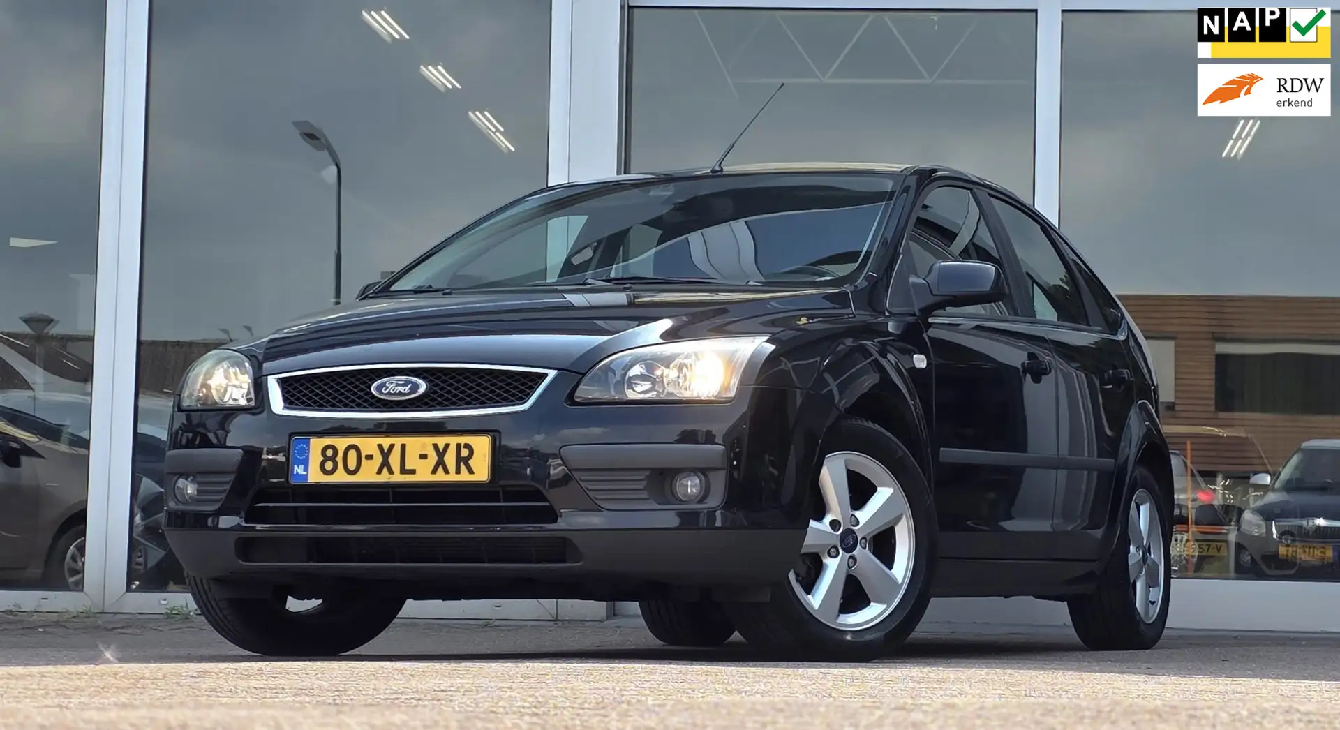 Ford Focus 1.6-16V Futura 2e Eigenaar 100% Dealer Onderhoud C Zwart - 1