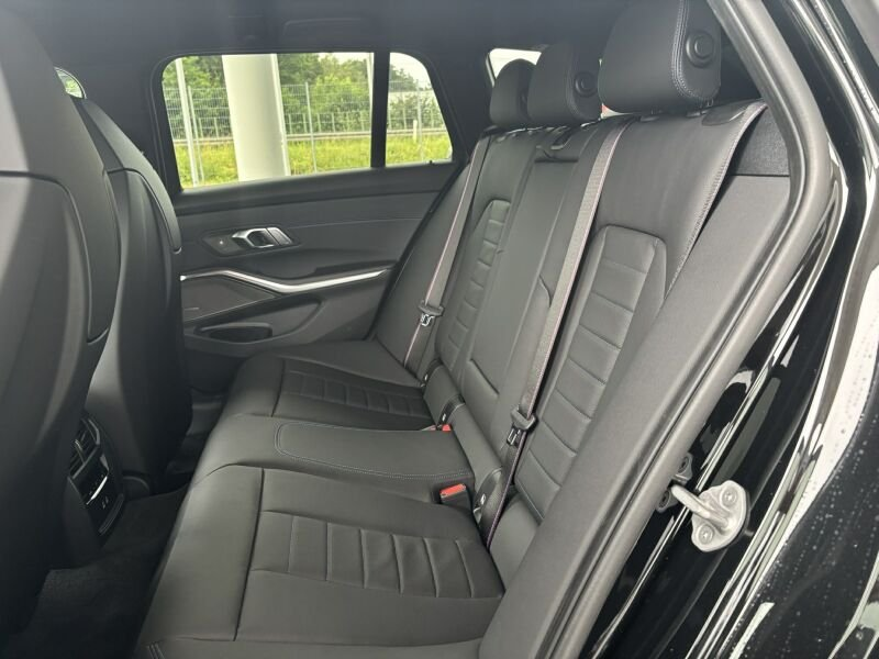 BMW 340 Mi xDrive Touring — photo 10