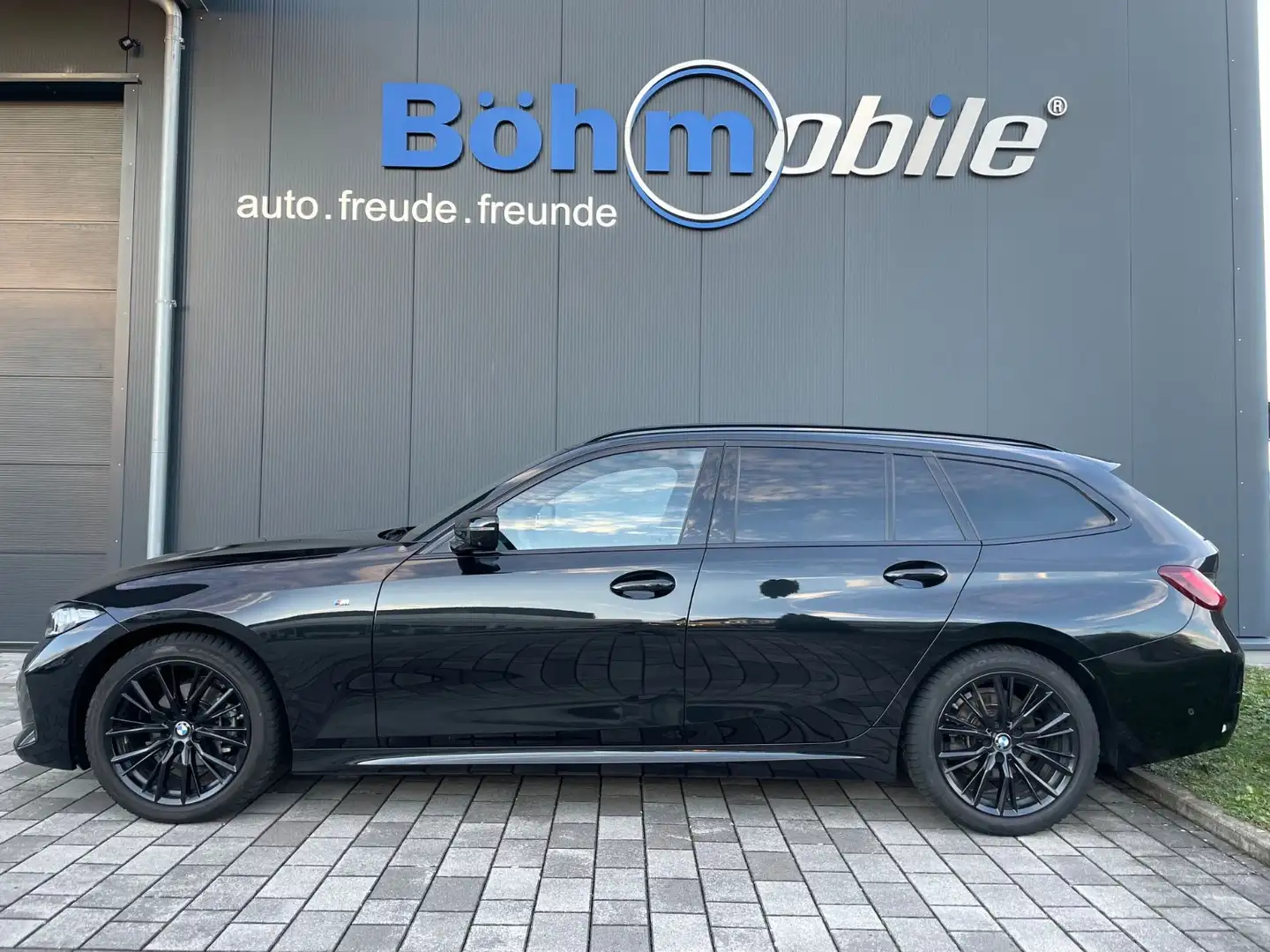 BMW 318 i Touring/M-Sport/AHK/ACC/HUD/Facelift/18" M Schwarz - 1