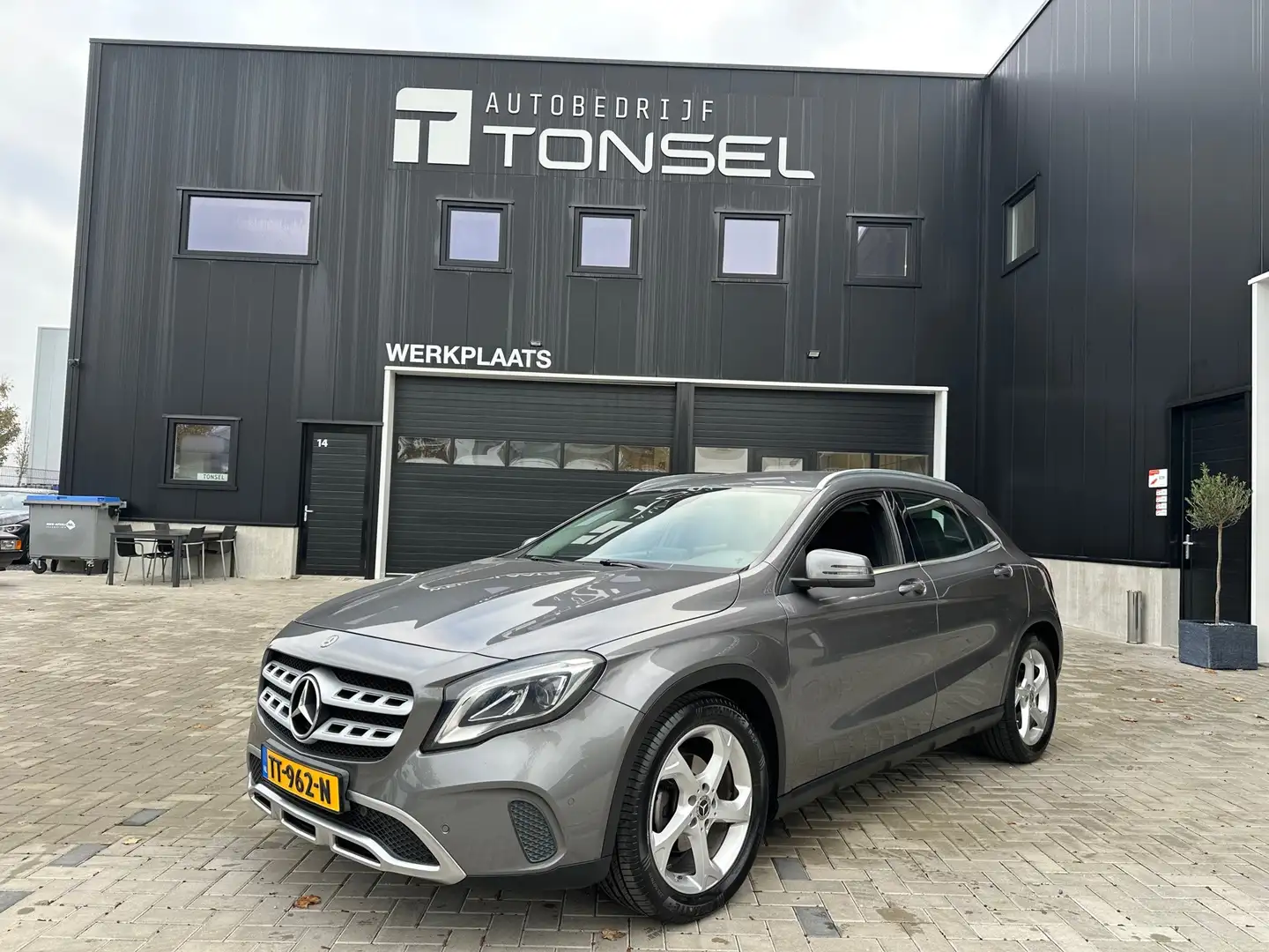 Mercedes-Benz GLA 180 Premium Plus / Trekhaak / Stoelverwarming / Camera Gris - 1