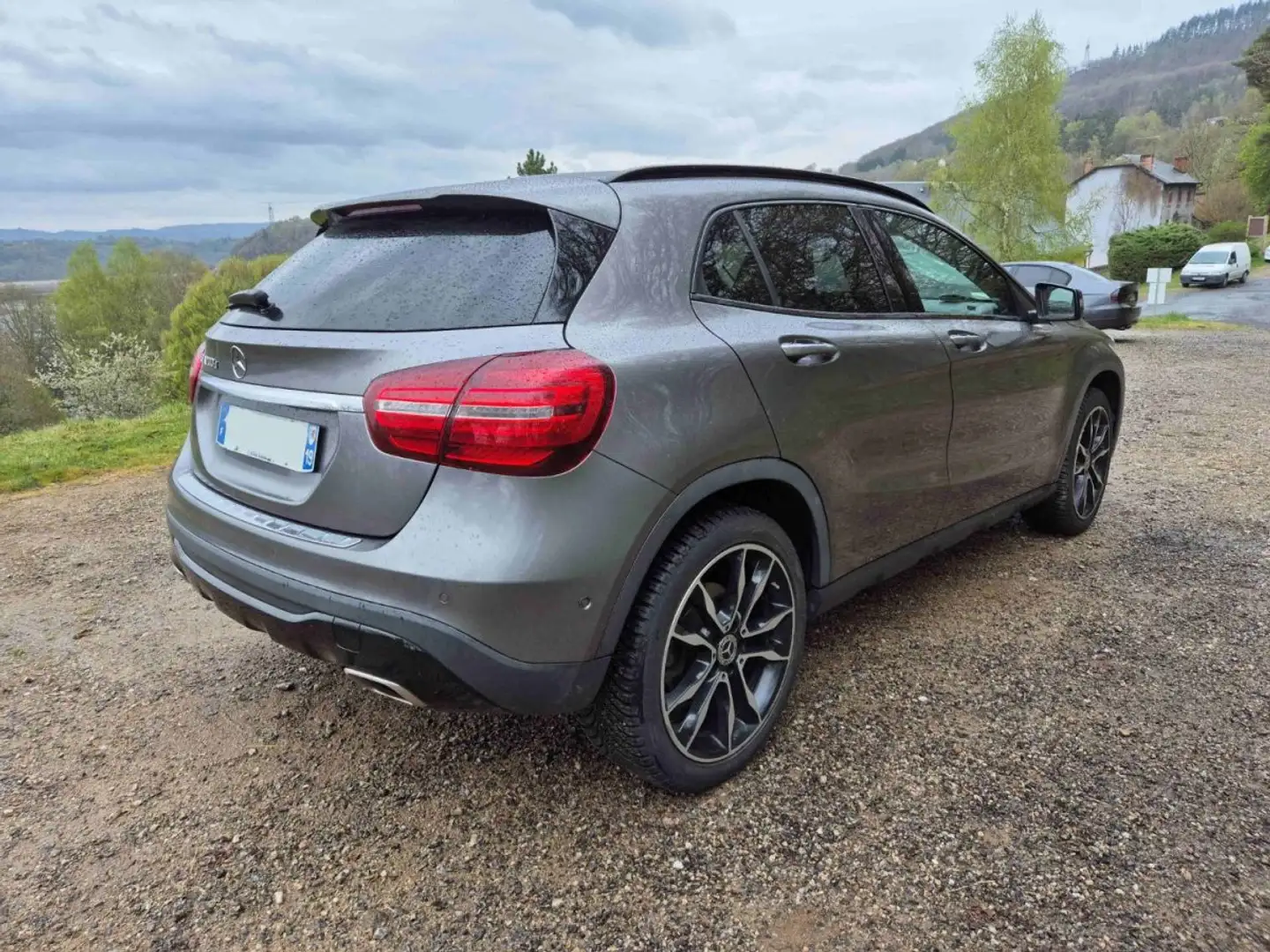 Mercedes-Benz GLA 200 Mercedes-Benz I (X156) 200 d 136ch Sensation 7G-DC Grijs - 2