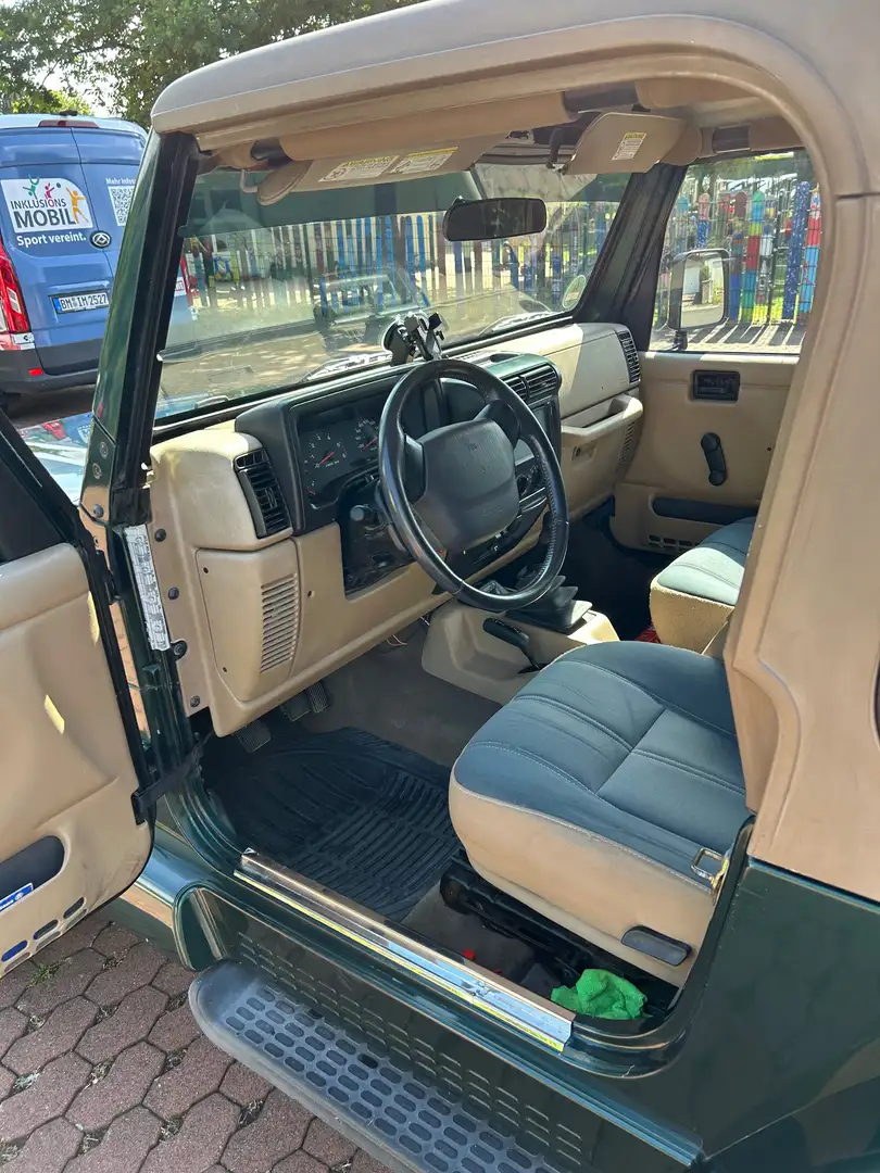 Jeep Wrangler Wrangler 4.0 Sahara Grün - 1