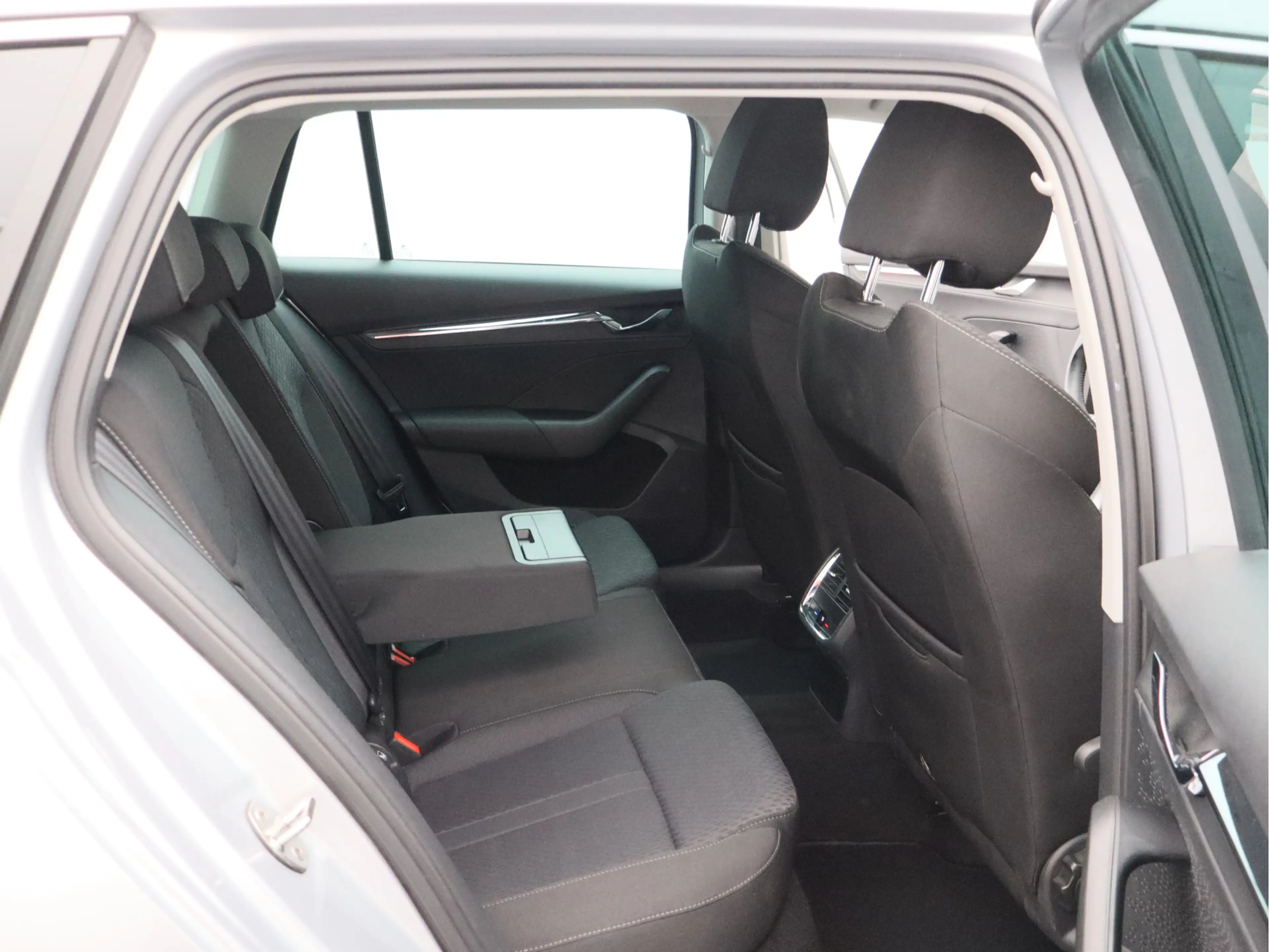 Skoda Octavia Combi 1.0 e-TSI Business Edition Plus/ trekhaak/ z — photo 21