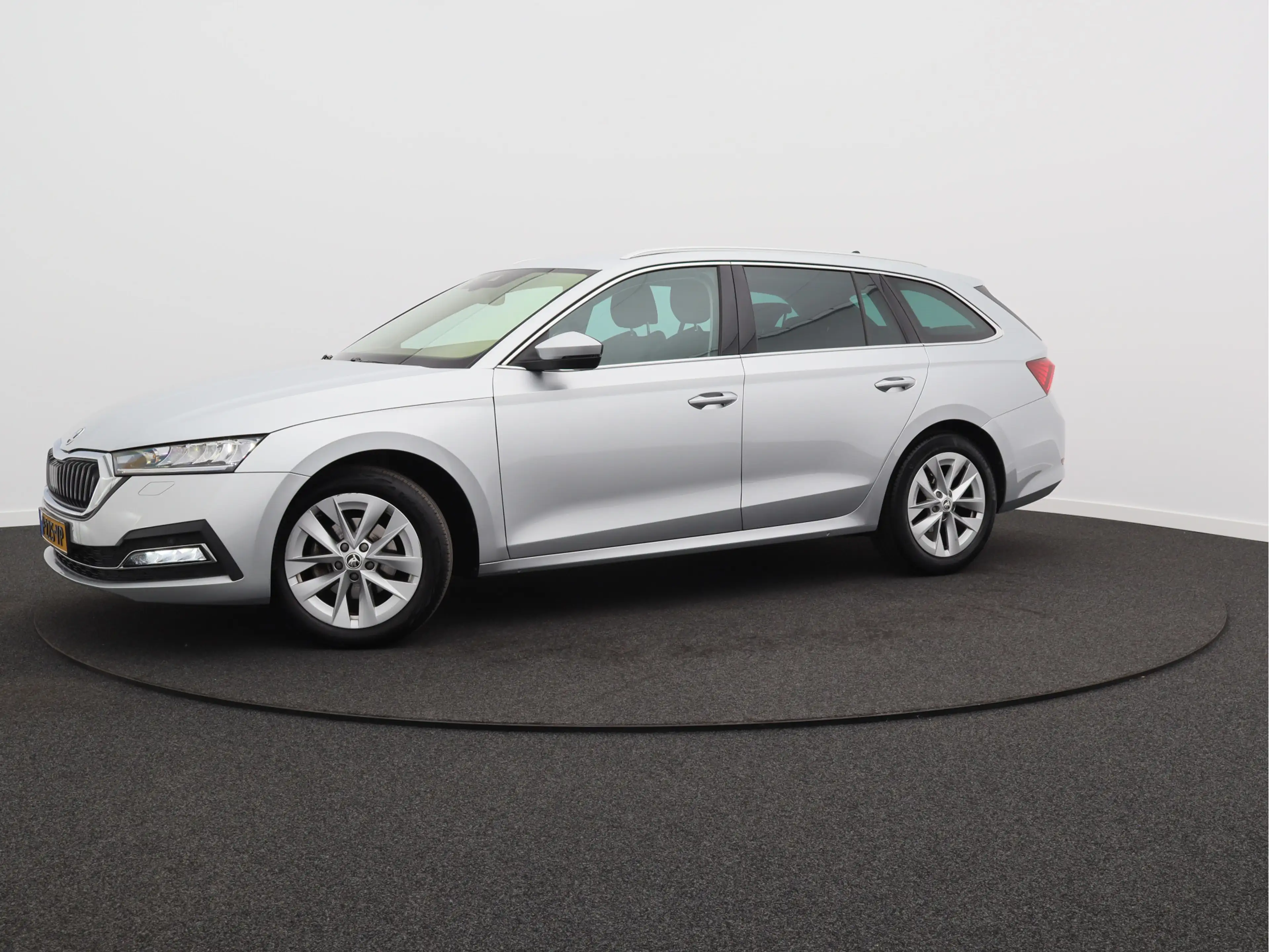 Skoda Octavia Combi 1.0 e-TSI Business Edition Plus/ trekhaak/ z — photo 33