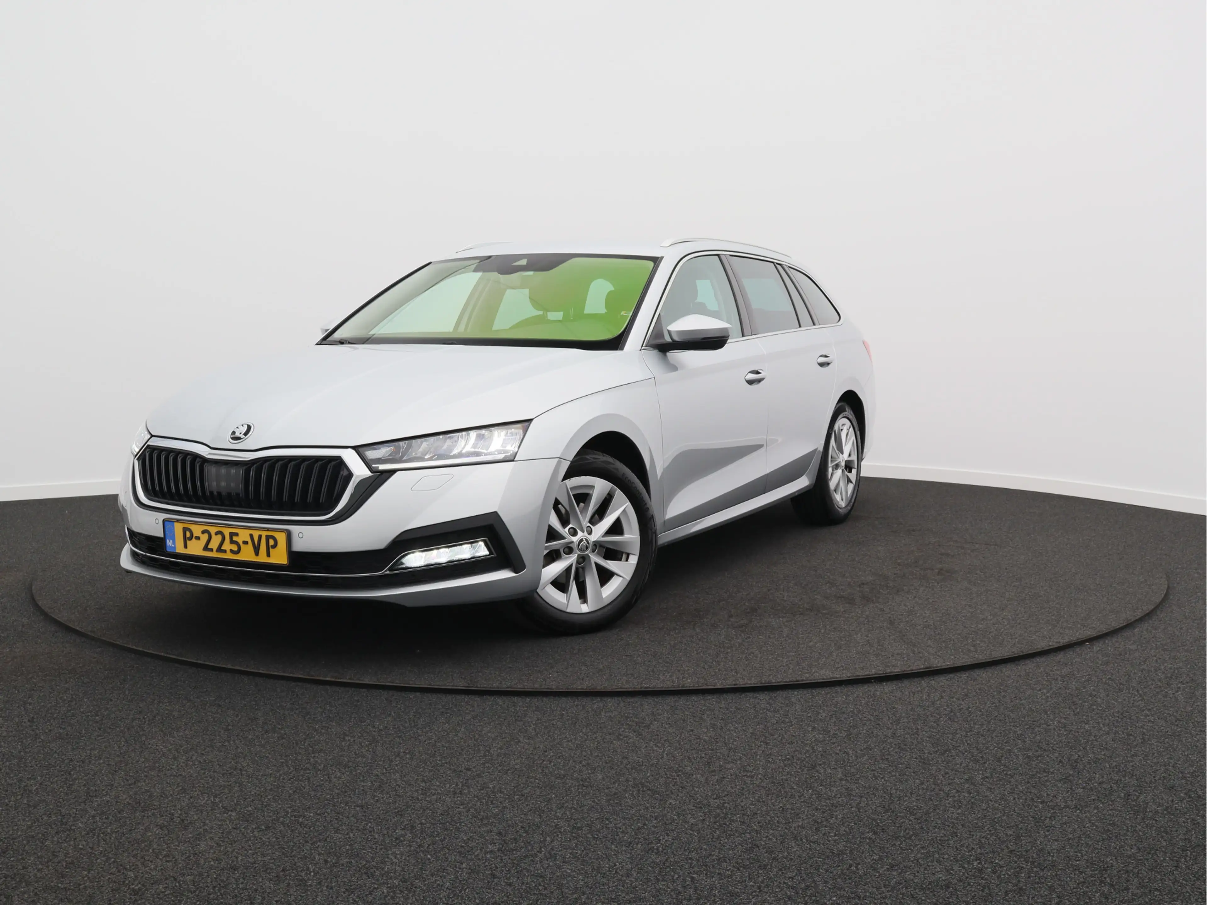 Skoda Octavia Combi 1.0 e-TSI Business Edition Plus/ trekhaak/ z — photo 32