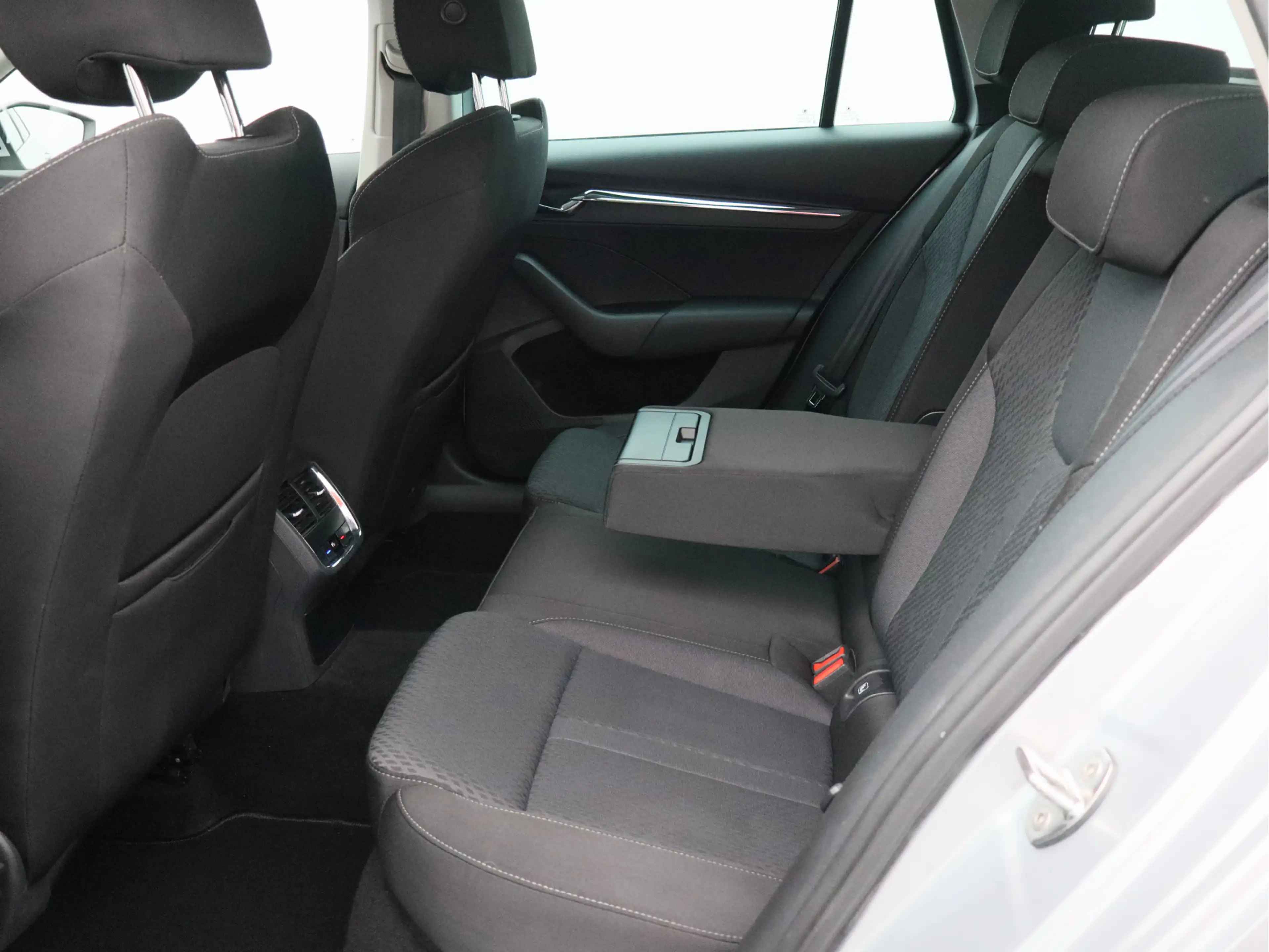 Skoda Octavia Combi 1.0 e-TSI Business Edition Plus/ trekhaak/ z — photo 13