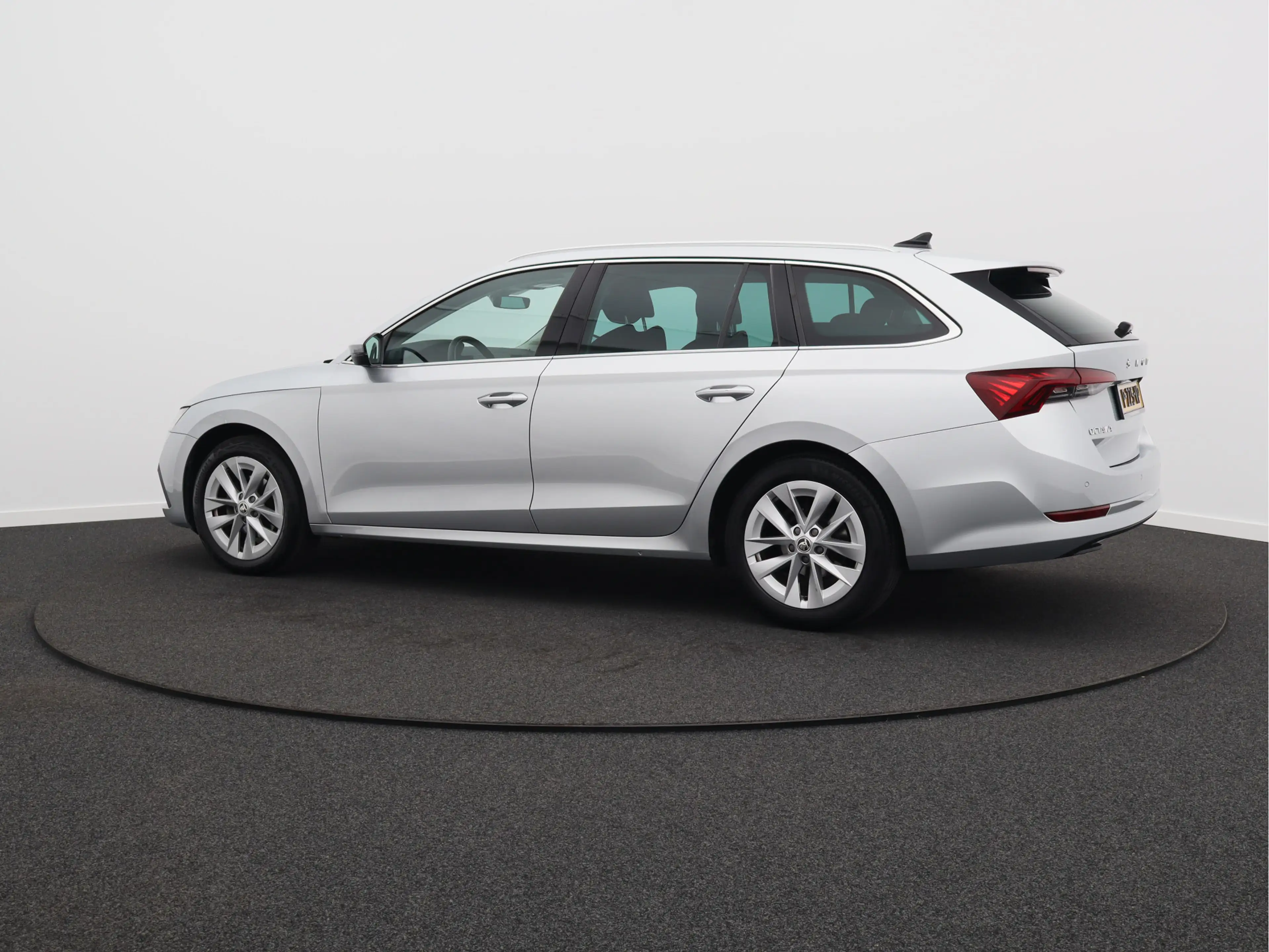 Skoda Octavia Combi 1.0 e-TSI Business Edition Plus/ trekhaak/ z — photo 12