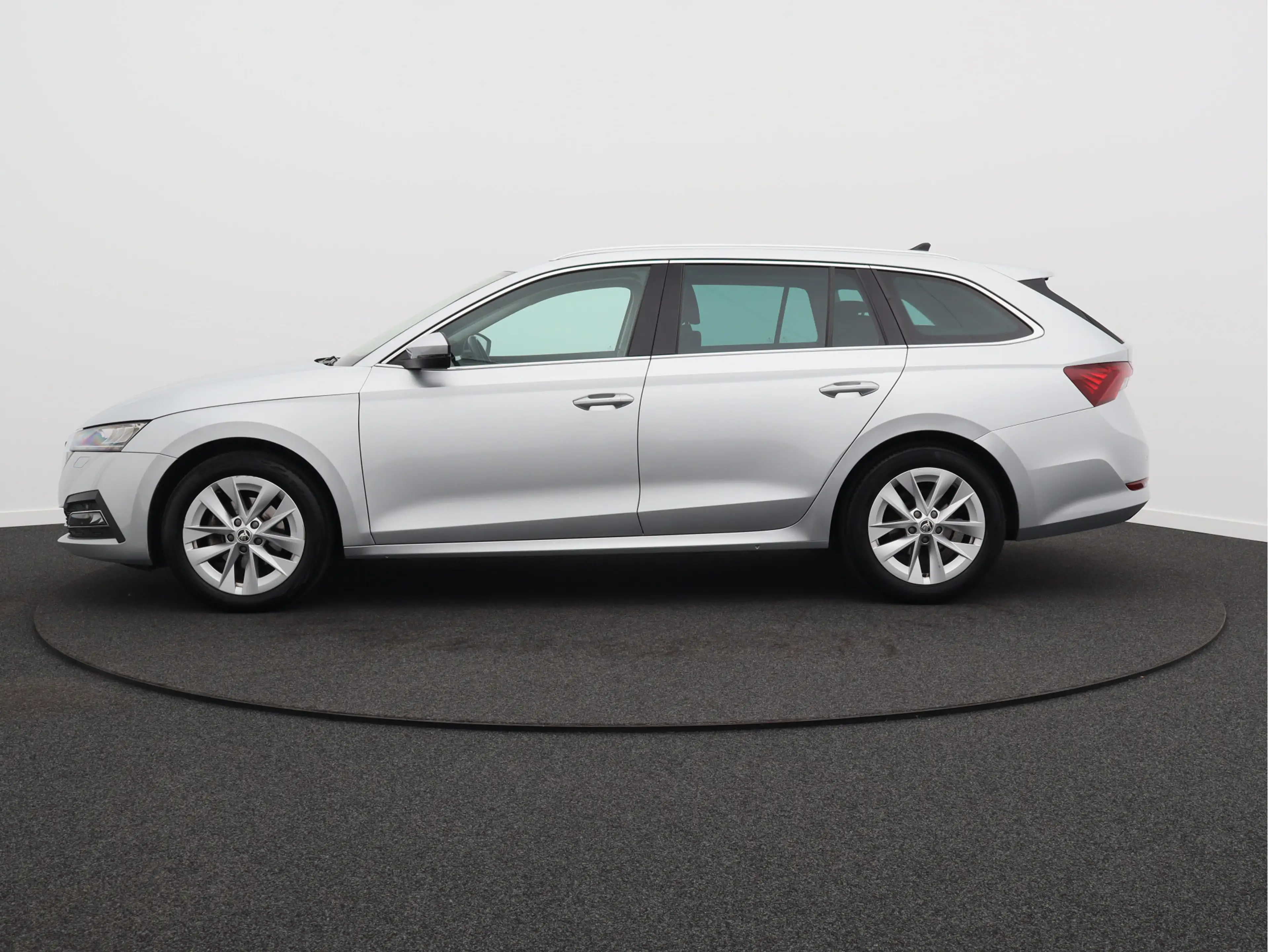 Skoda Octavia Combi 1.0 e-TSI Business Edition Plus/ trekhaak/ z — photo 10