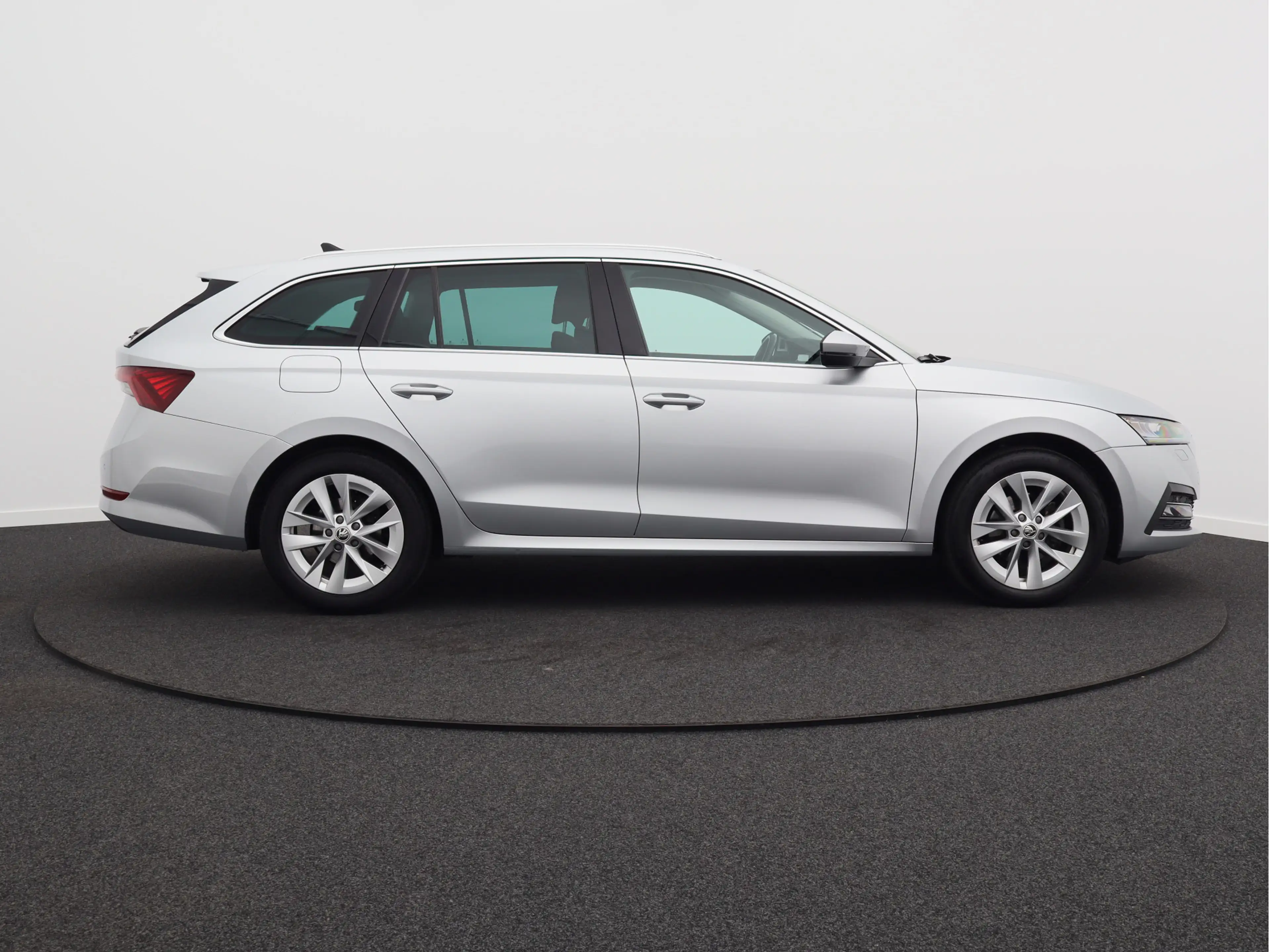 Skoda Octavia Combi 1.0 e-TSI Business Edition Plus/ trekhaak/ z — photo 22