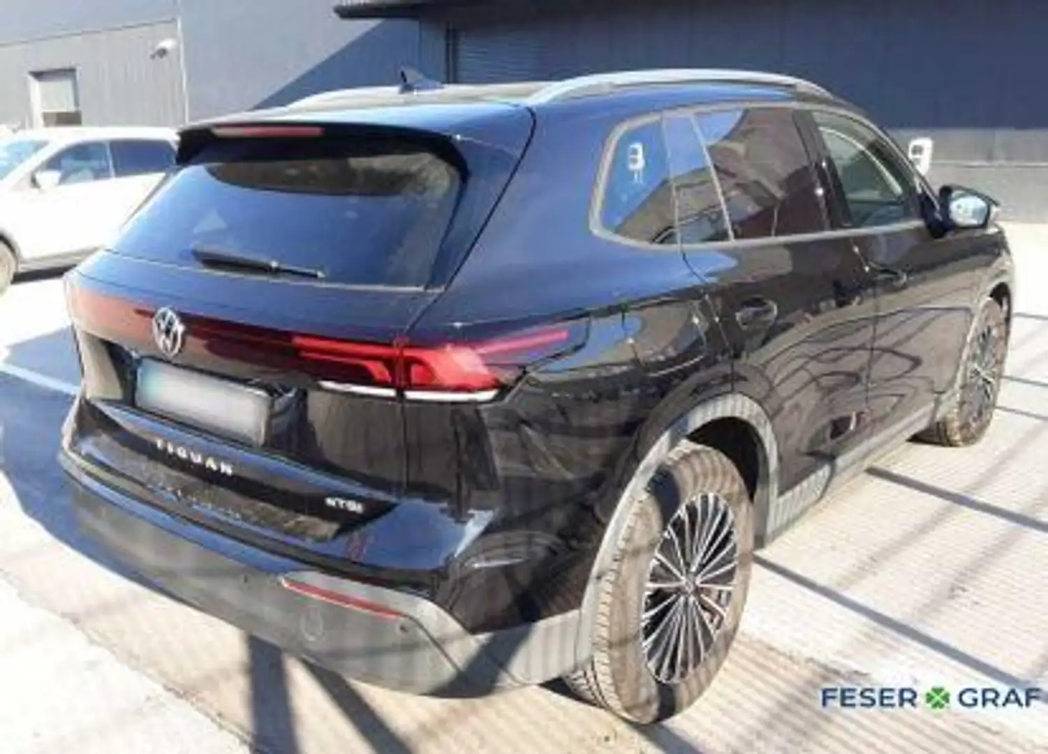Volkswagen Tiguan Life 1.5 eTSI DSG Navi AHK AreaView Schwarz - 2