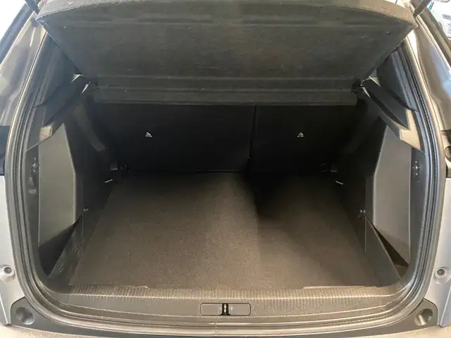 Peugeot 2008 view 9