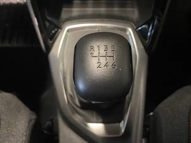 Peugeot 2008 view 12