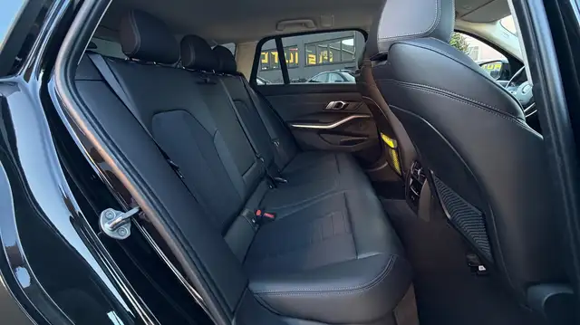 BMW 3 Series view 12