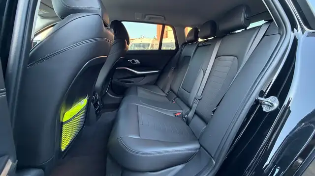 BMW 3 Series view 11