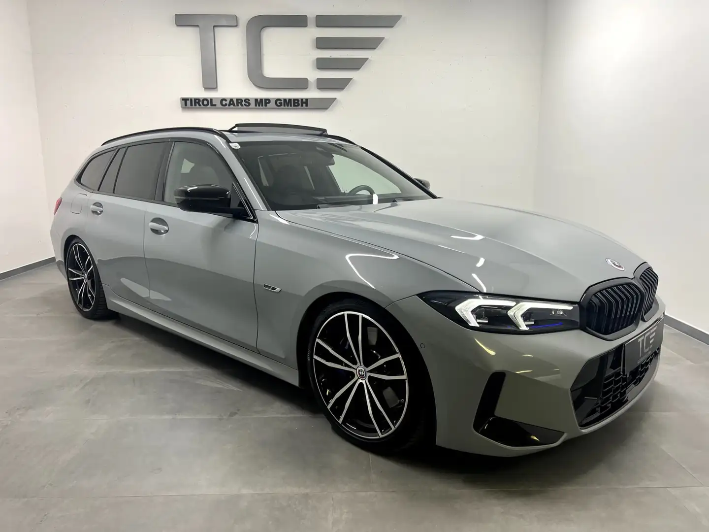 BMW 330 e PHEV xDr. Touring Aut.M Pkt,KW, Pano, Carbon,... Grau - 2