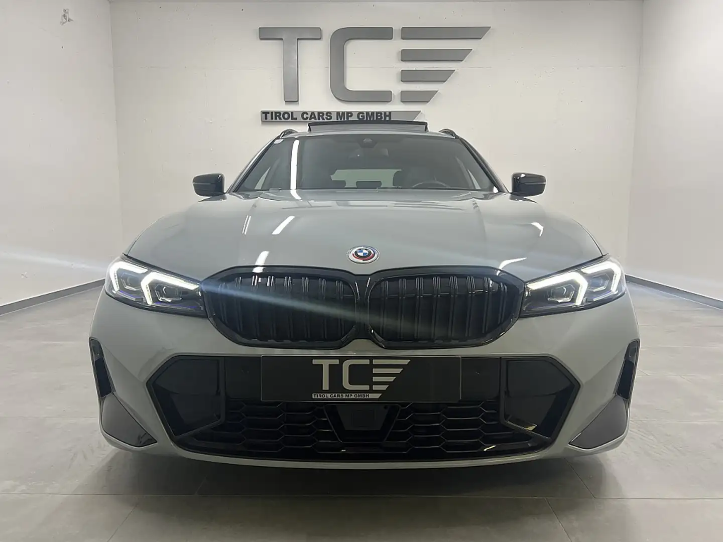 BMW 330 e PHEV xDr. Touring Aut.M Pkt,KW, Pano, Carbon,... Grau - 2