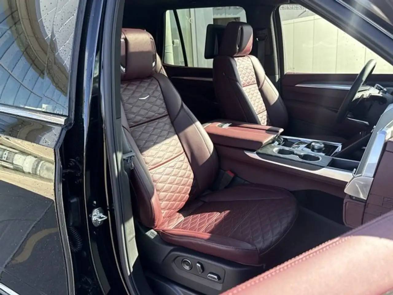 Cadillac Escalade снимка Cadillac Escalade