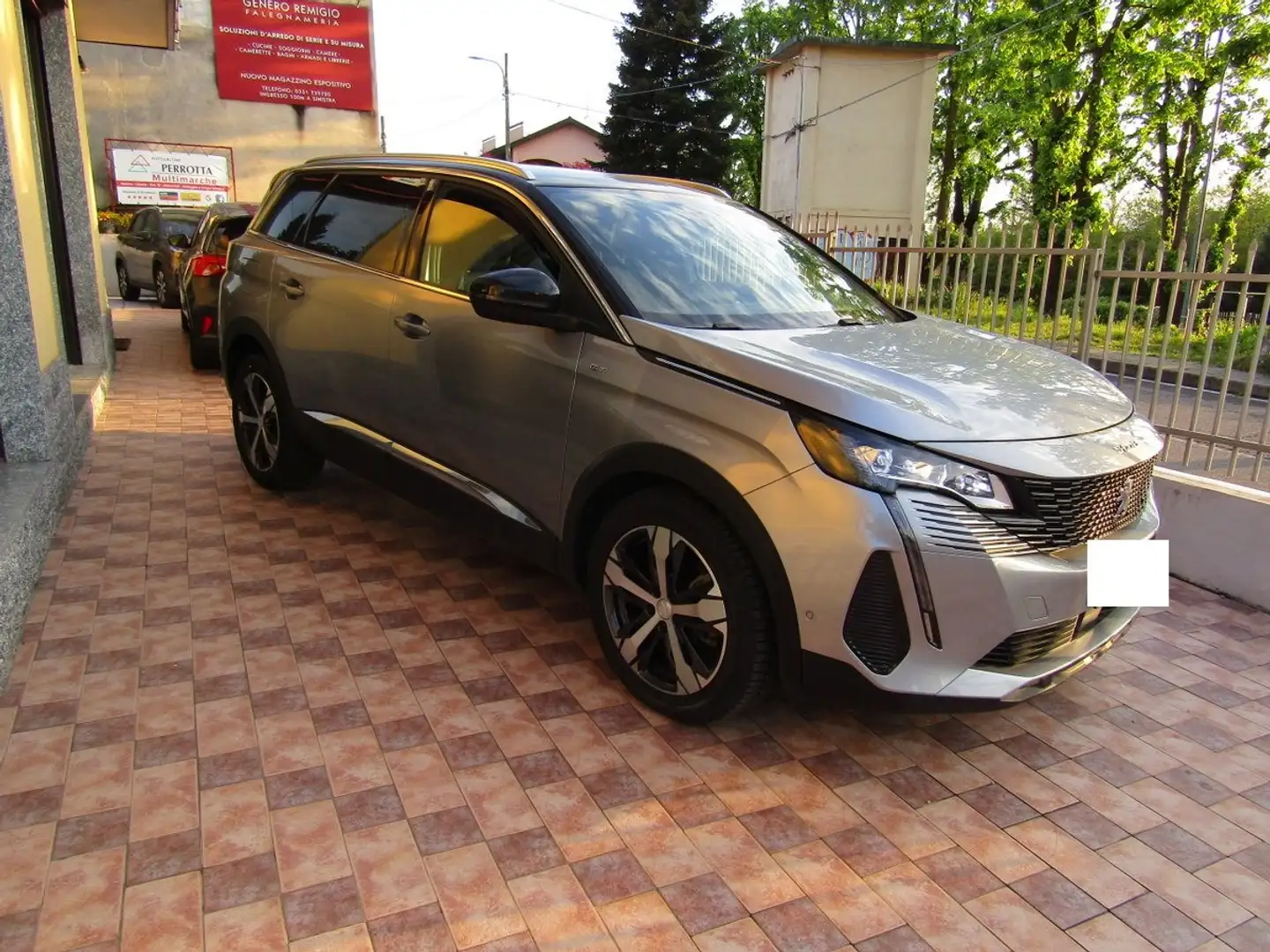 Peugeot 5008 1.5 bluehdi GT Pack EAT8 7 POSTI Grigio - 2