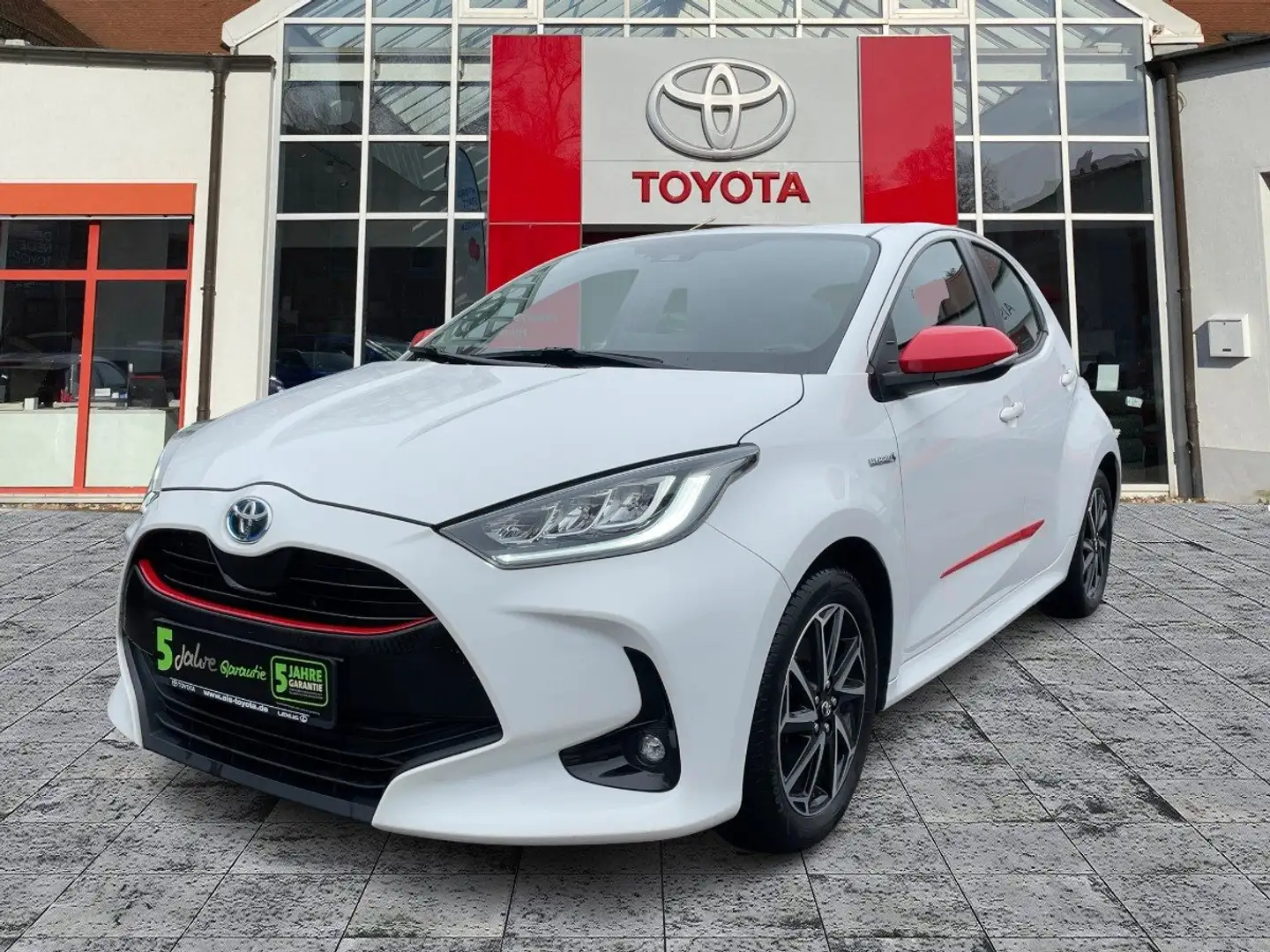 Toyota Yaris 1.5 Hybrid Club ACC*KAM*DAB*SHZ*LED Weiß - 2