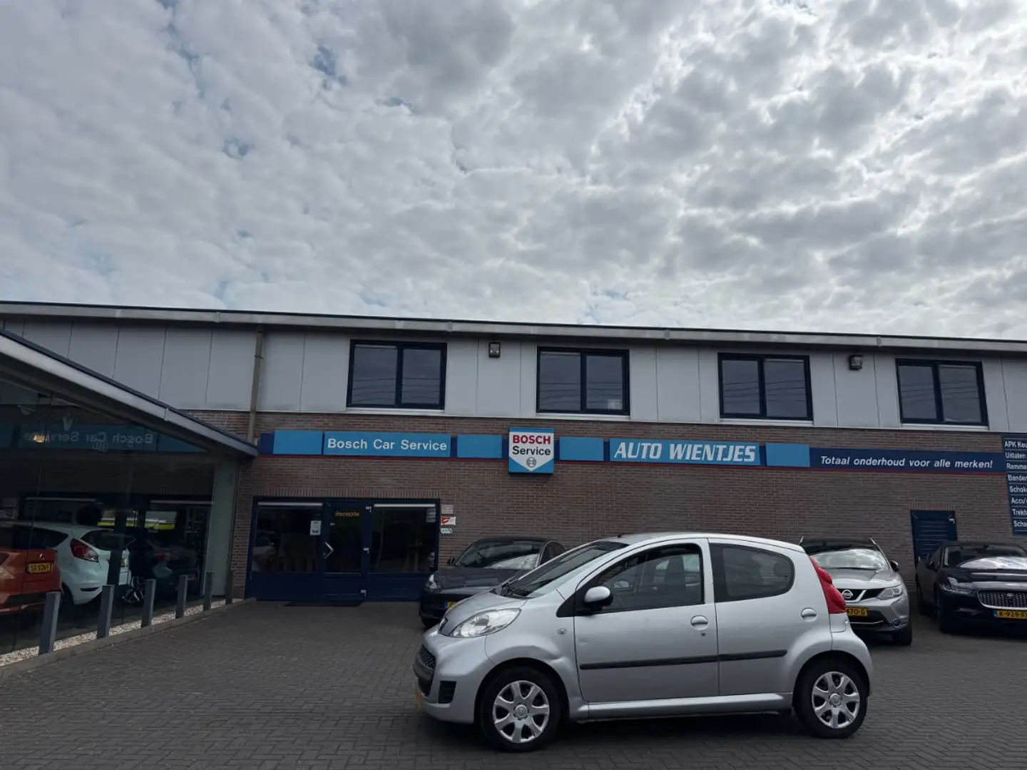 Peugeot 107 1.0-12v | XS 5-Drs | Airco Gris - 1