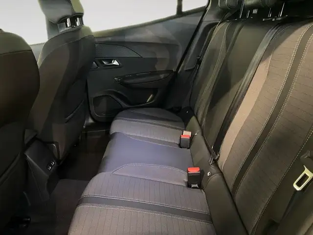 Peugeot 2008 view 8