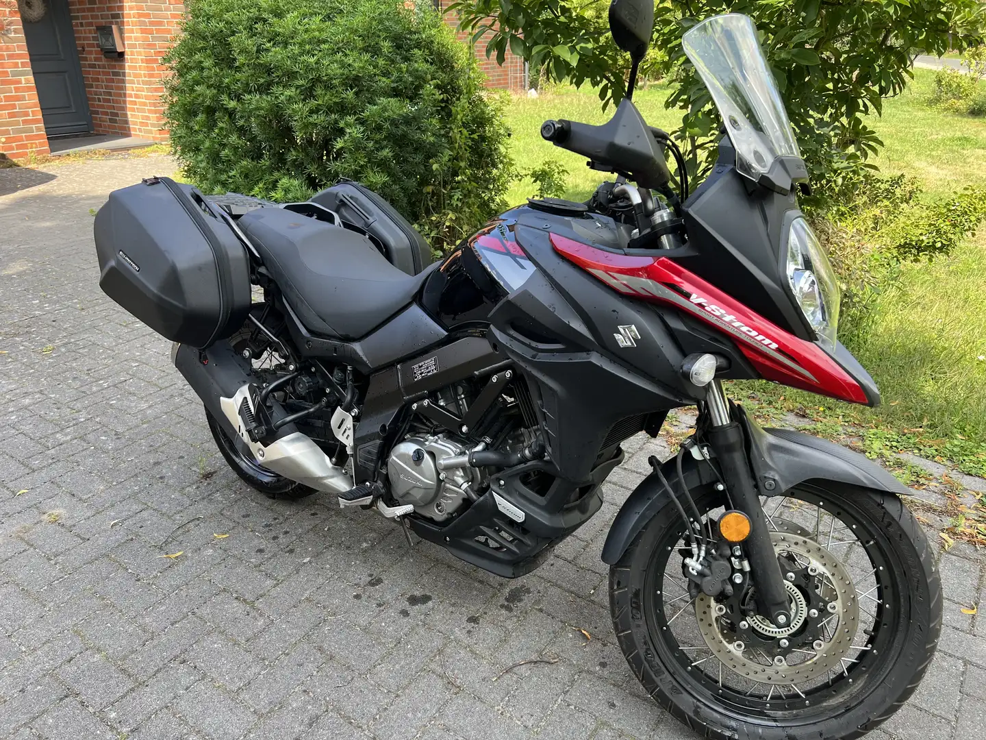 Suzuki V-Strom 650 Červená - 1