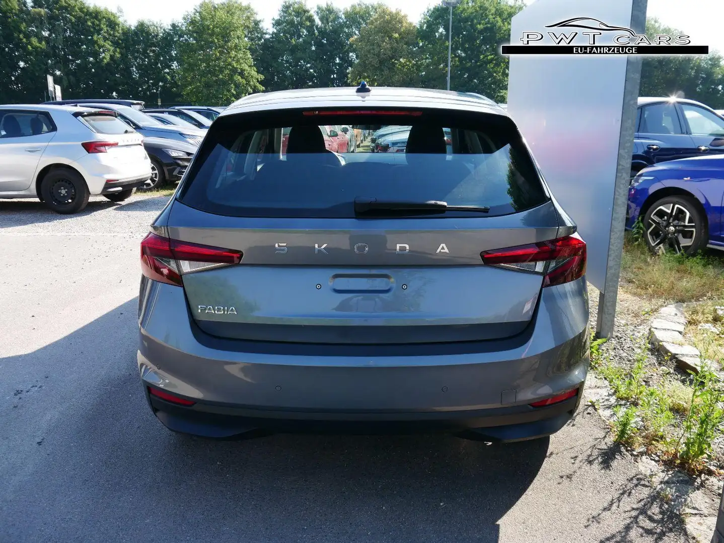 Skoda Fabia Selection 1.0 TSI *LED*PDC-HI*SMARTLINK*SHZ*BLU... Grau - 2