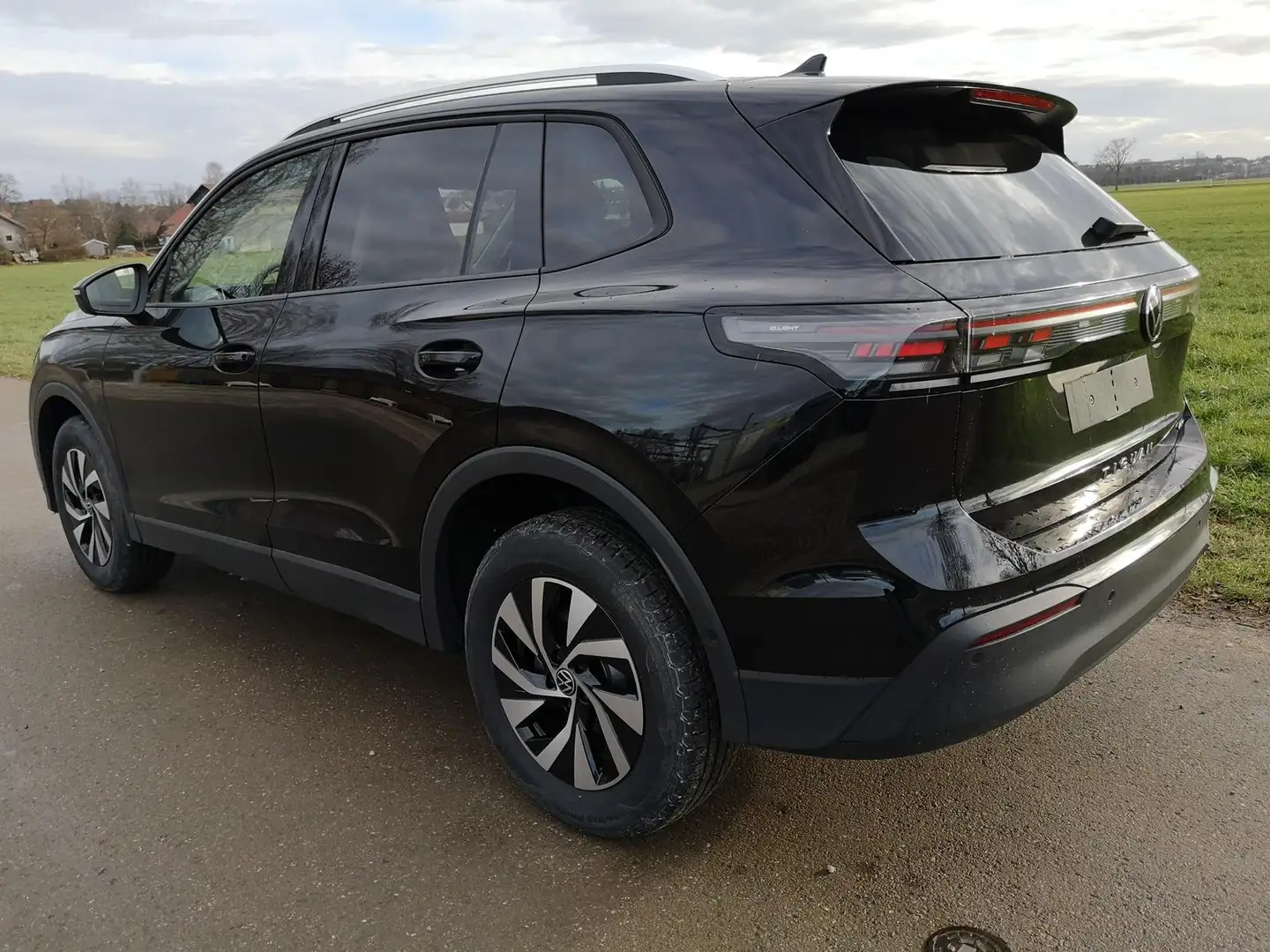 Volkswagen Tiguan 1.5 eTSI Life Navi ACC LED Noir - 2