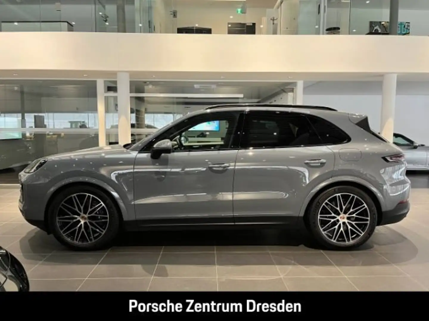 Porsche Cayenne E-Hybrid Pano Luft Inno 21" Memory Bose Grau - 2