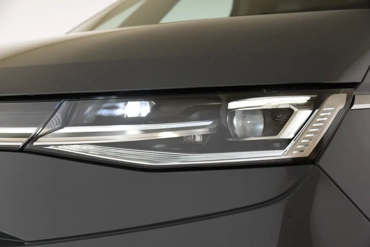 Volkswagen T7 Multivan Style Standhzg 7 Sitze Pano ACC H&K 21