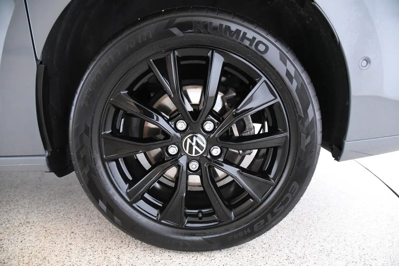 Volkswagen T7 Multivan Style Standhzg 7 Sitze Pano ACC H&K 19