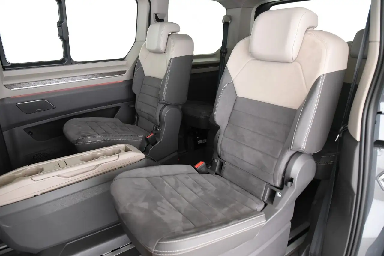 Volkswagen T7 Multivan Style Standhzg 7 Sitze Pano ACC H&K 6