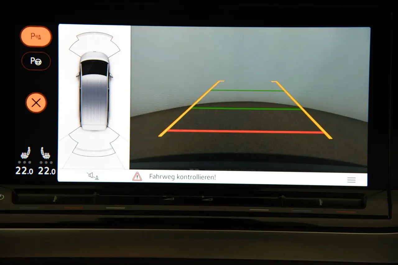 Volkswagen T7 Multivan Style Standhzg 7 Sitze Pano ACC H&K 13
