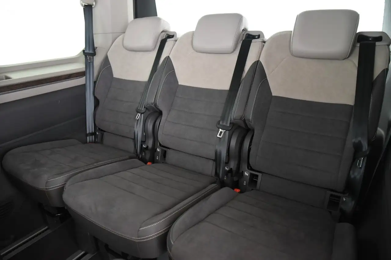 Volkswagen T7 Multivan Style Standhzg 7 Sitze Pano ACC H&K 7