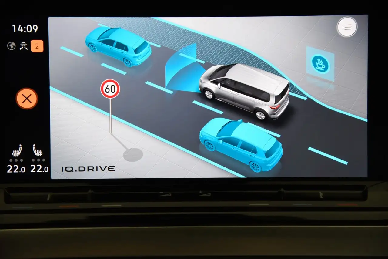 Volkswagen T7 Multivan Style Standhzg 7 Sitze Pano ACC H&K 14