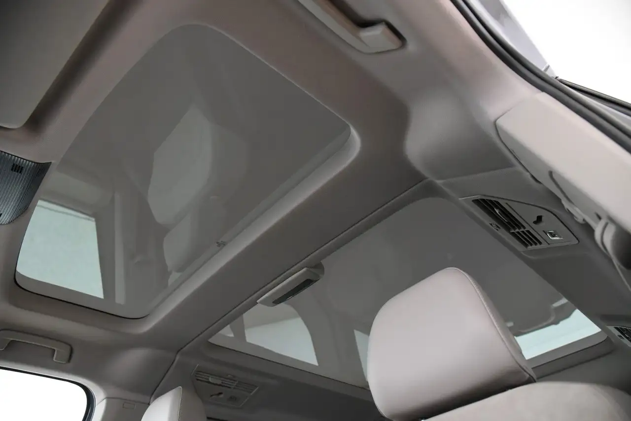 Volkswagen T7 Multivan Style Standhzg 7 Sitze Pano ACC H&K 16