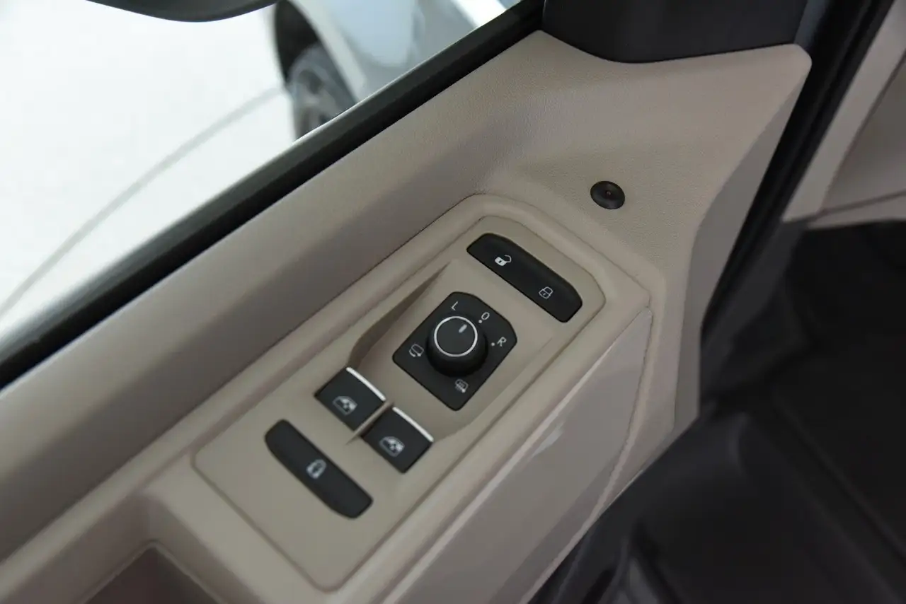 Volkswagen T7 Multivan Style Standhzg 7 Sitze Pano ACC H&K 18