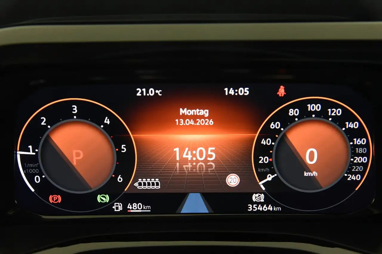 Volkswagen T7 Multivan Style Standhzg 7 Sitze Pano ACC H&K 11