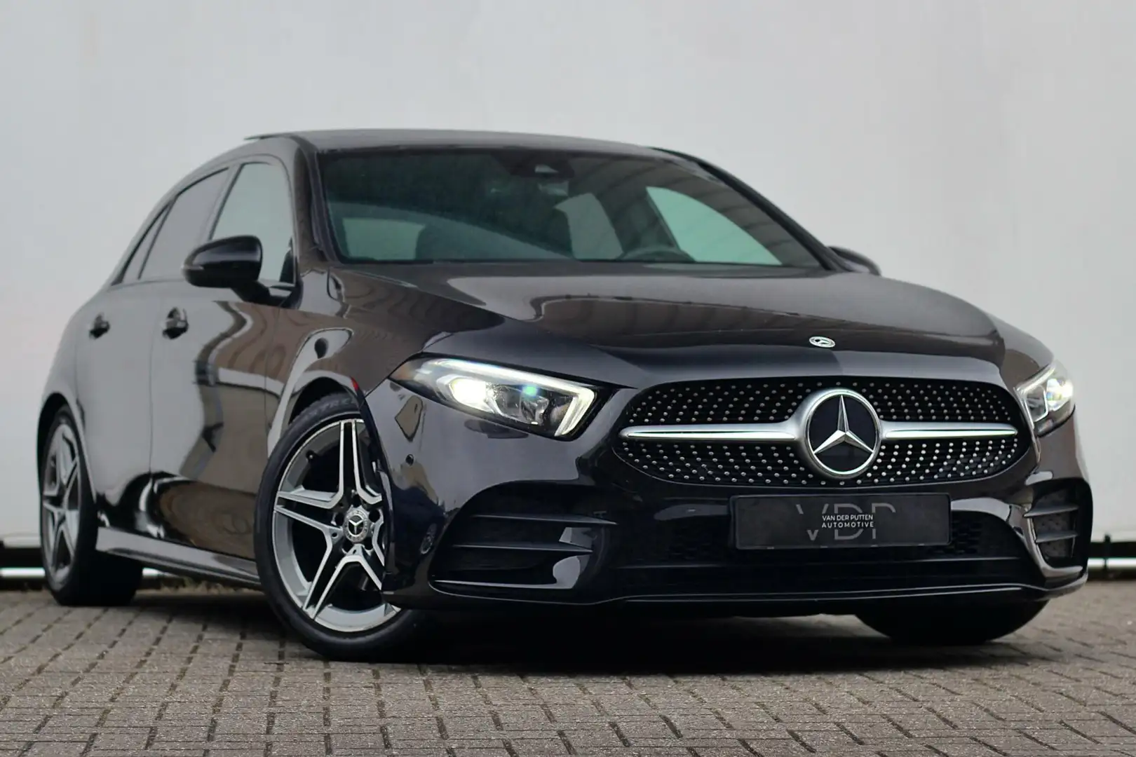 Mercedes-Benz A 200 Business Solution AMG |Orig. NL| Pano Zwart - 1