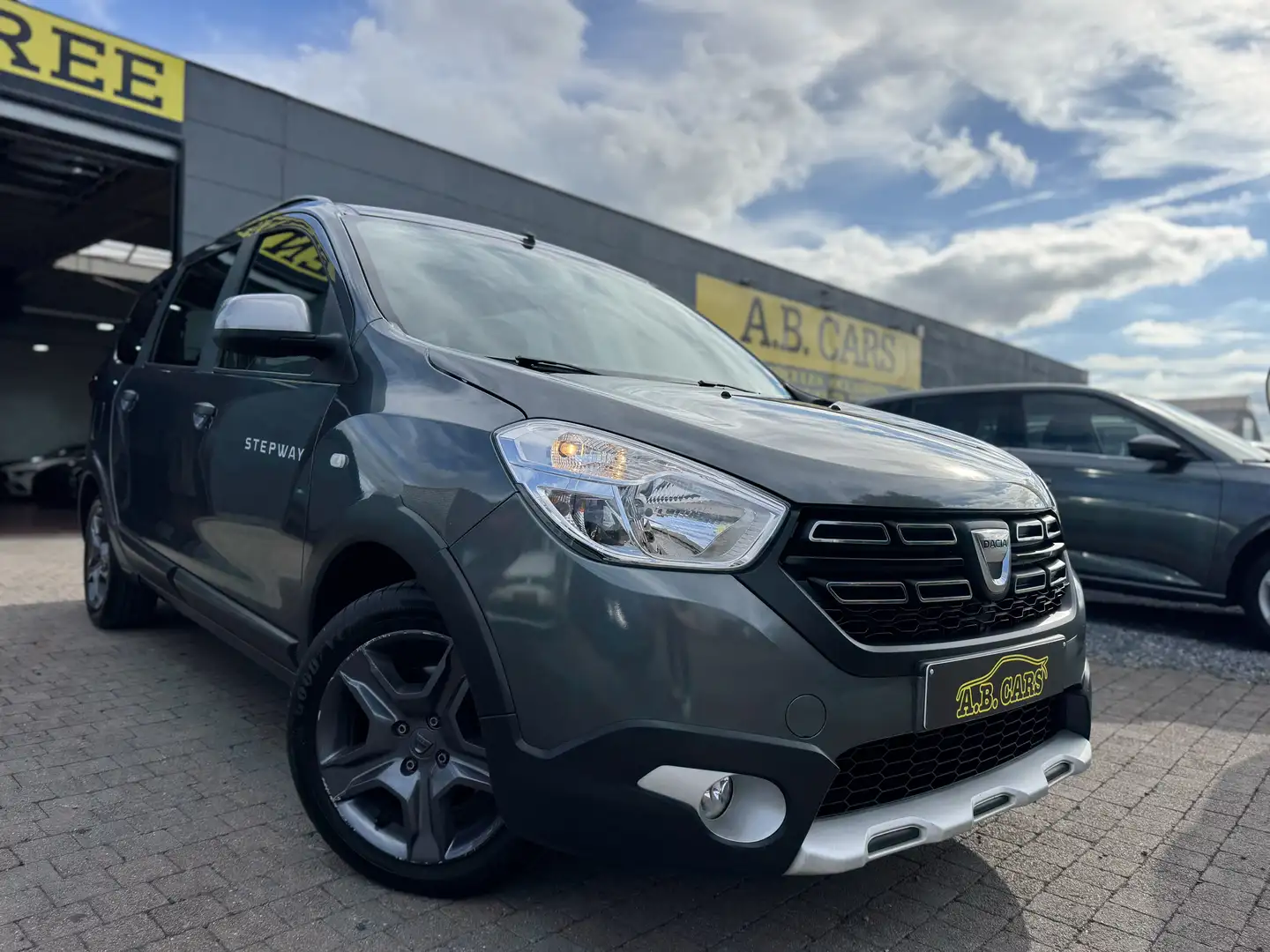 Dacia Lodgy Stepway 1.5 dCi  7places *GARANTIE 12MOIS Grau - 1