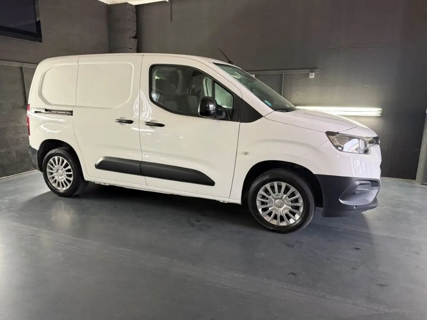 Toyota Proace CITY 1.5 100 D-4D BUSINESS Weiß - 2
