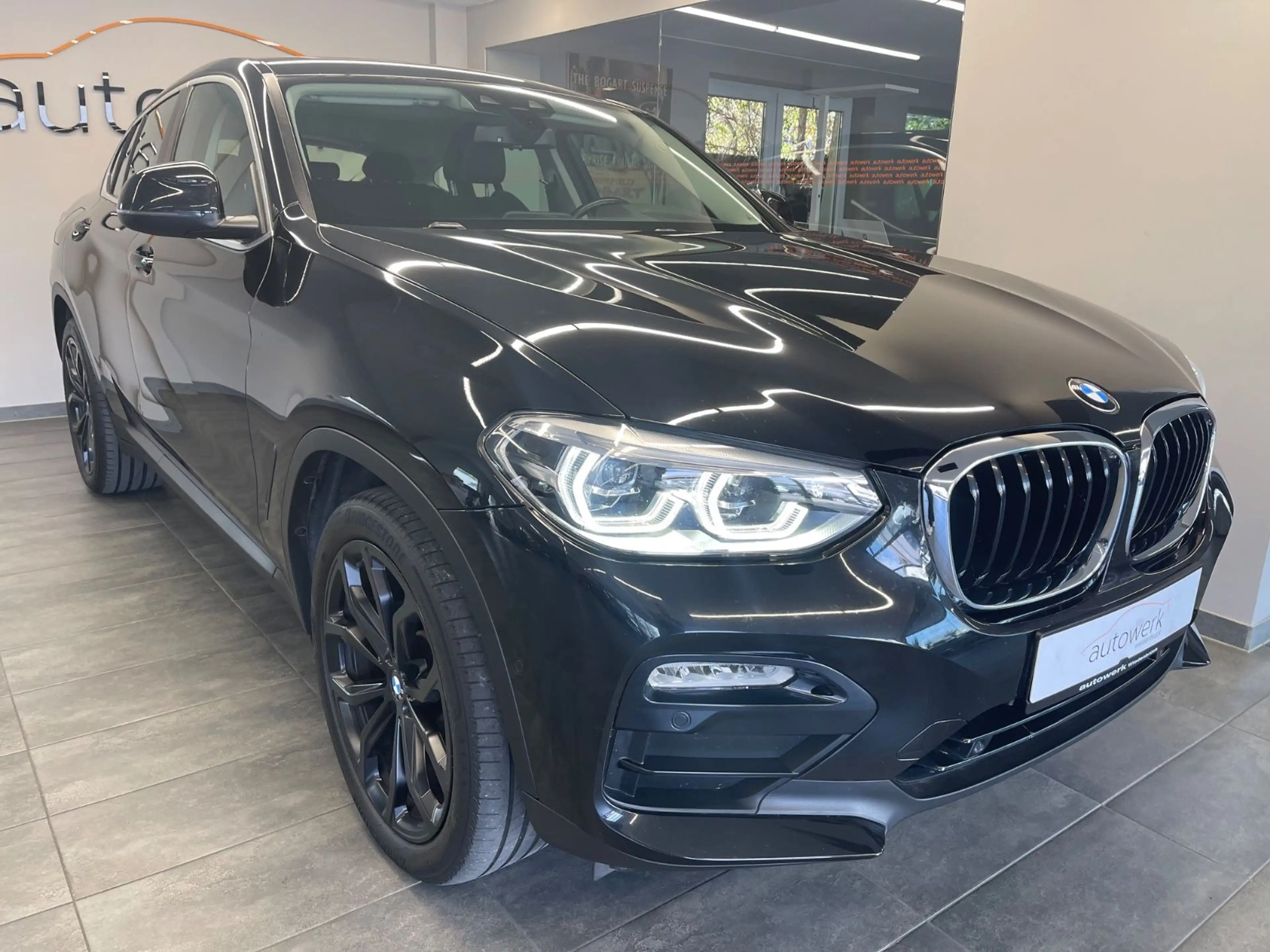 BMW X4 xDrive 20 d*AUT./AHK/Leder/Panorama/LED/Navi*
