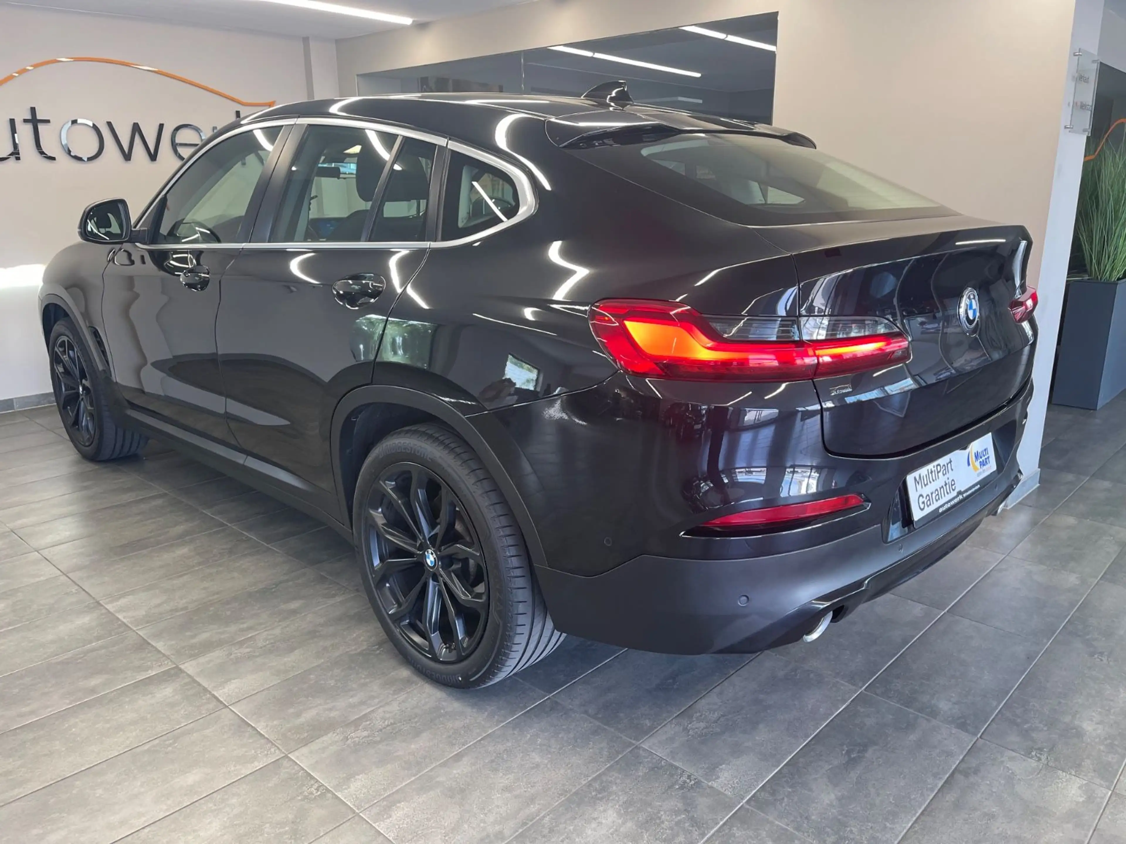 BMW X4 xDrive 20 d*AUT./AHK/Leder/Panorama/LED/Navi* — photo 6