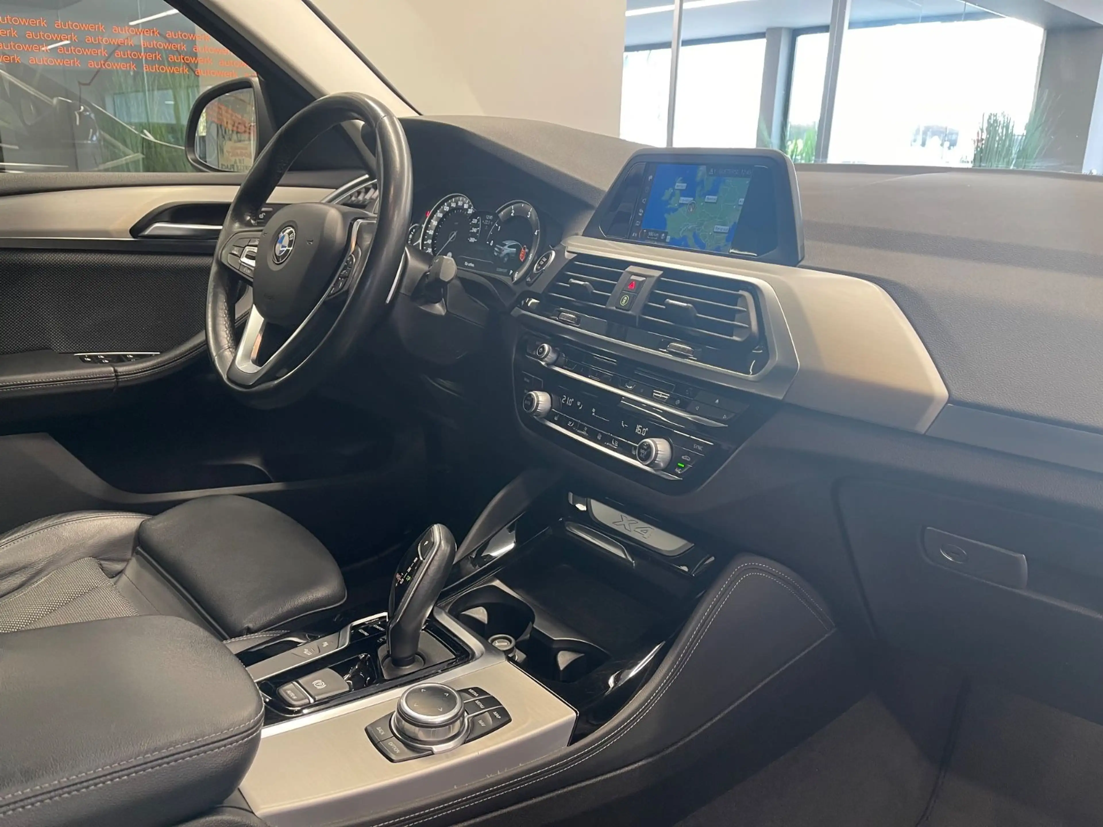 BMW X4 xDrive 20 d*AUT./AHK/Leder/Panorama/LED/Navi* — photo 9