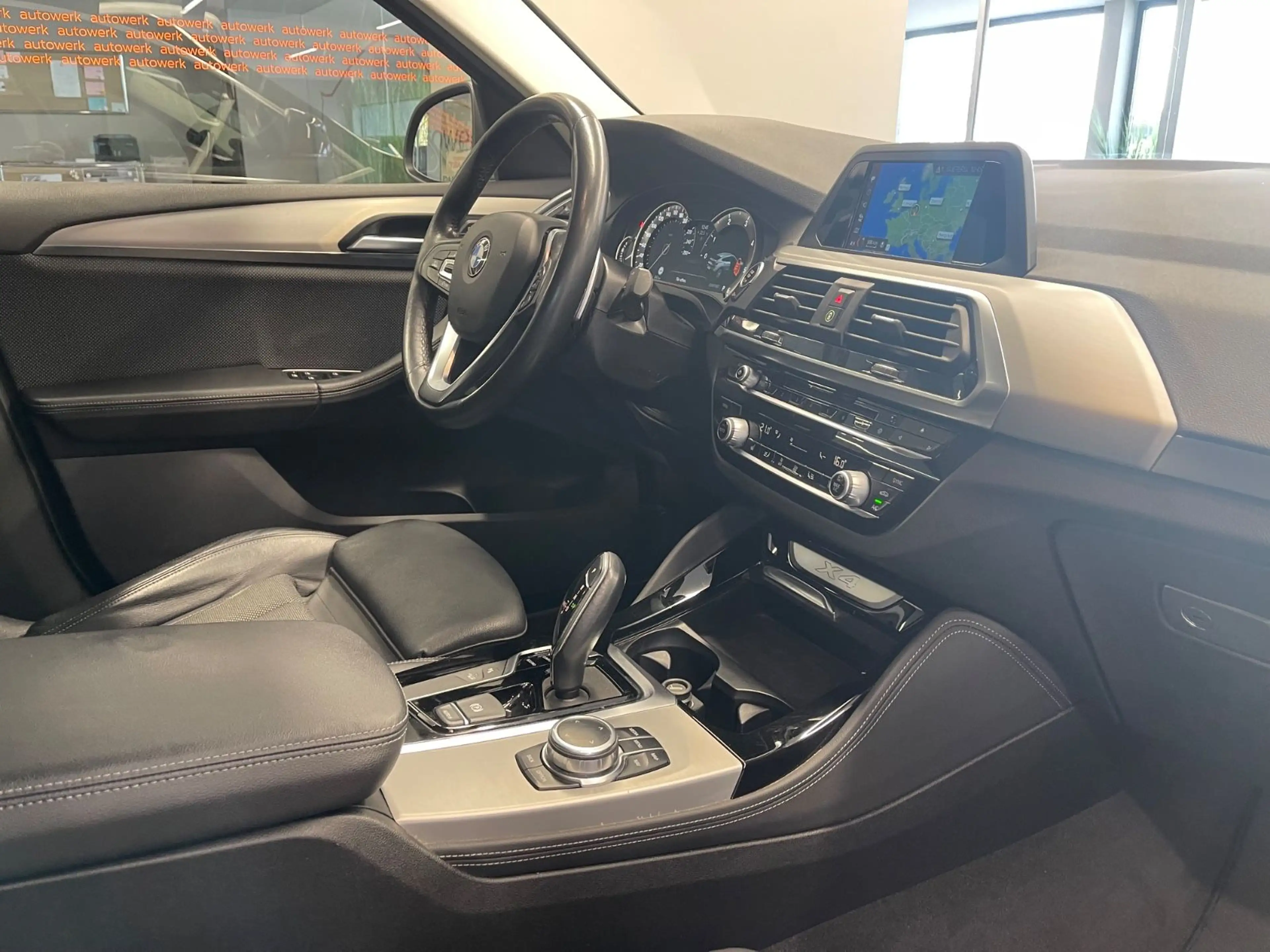 BMW X4 xDrive 20 d*AUT./AHK/Leder/Panorama/LED/Navi* — photo 10