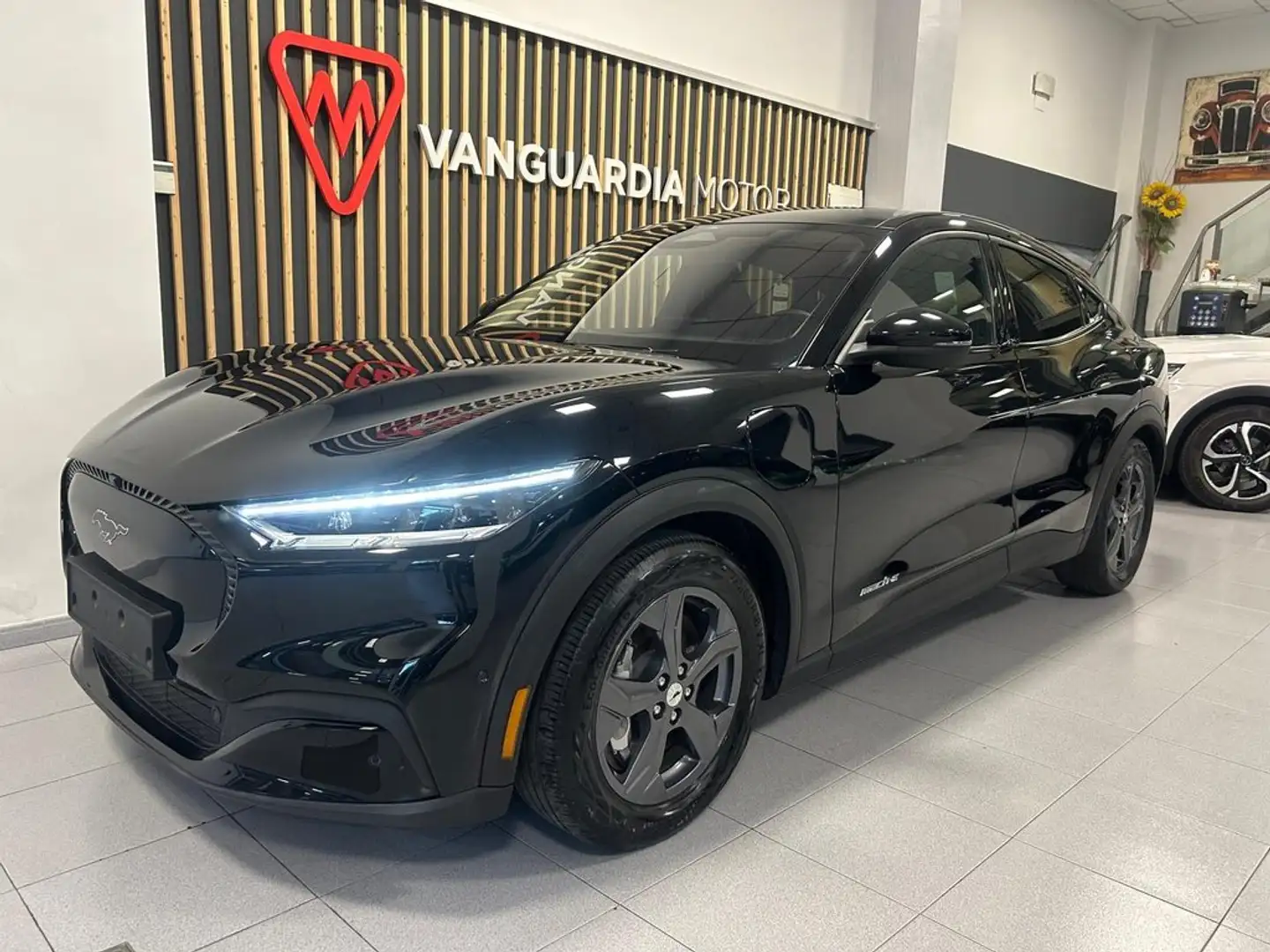 Ford Mustang Mach-E AWD 198kW Batería 75.7Kwh Noir - 1